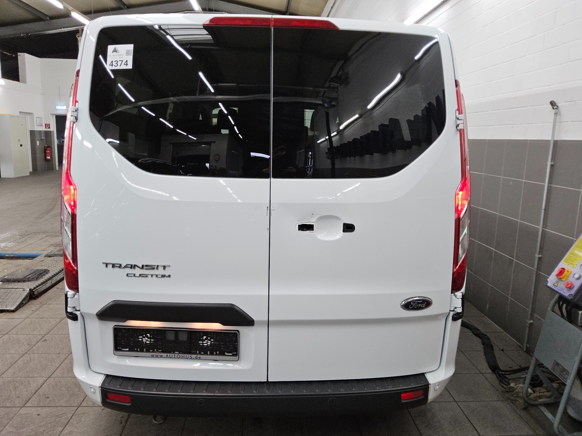 Ford Transit Custom 2.0 TDCi Trend L2 9-Sitzer Navi 10