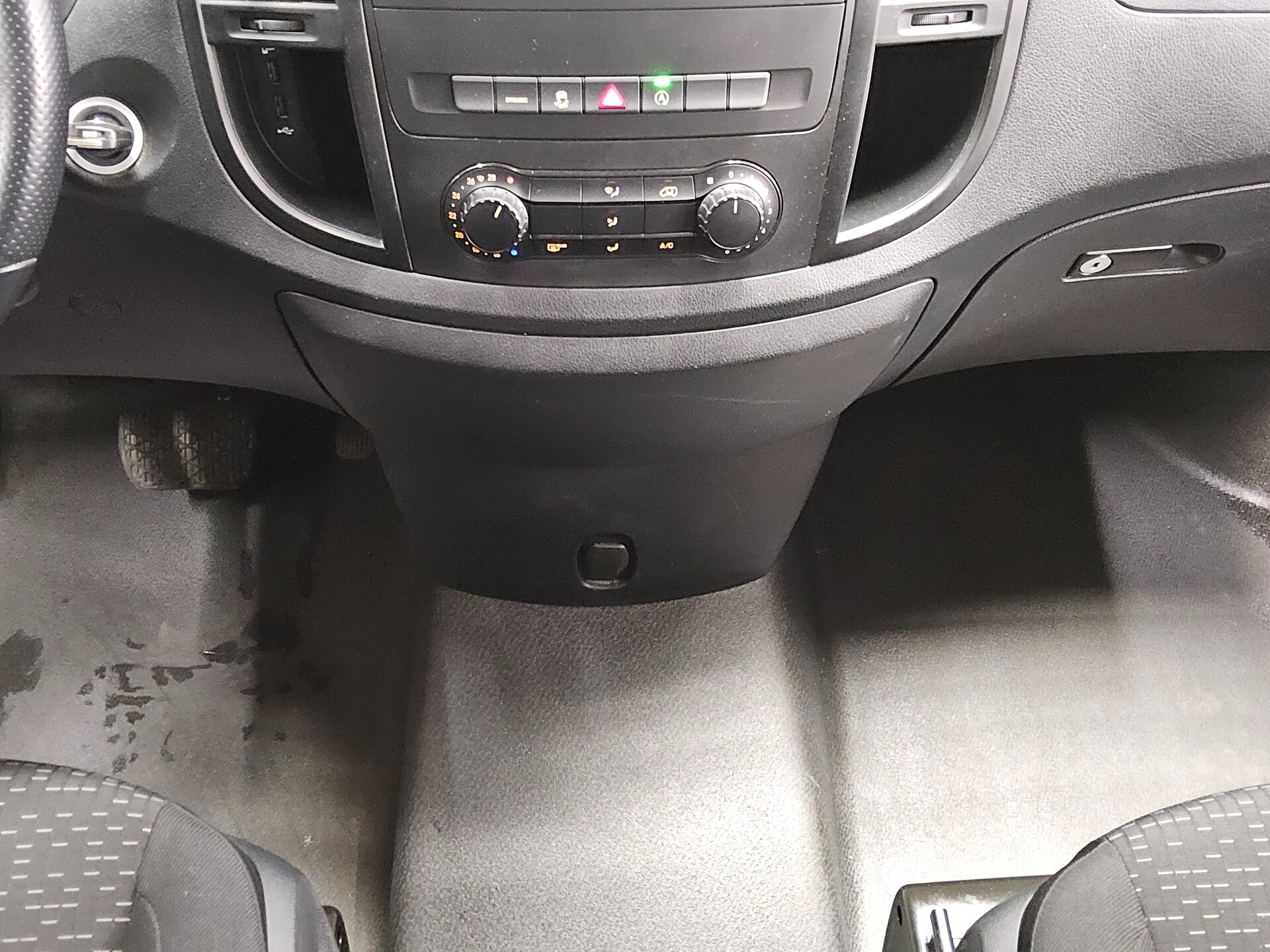 Mercedes-Benz Vito CDI extralang 8-Sitze Nav RfK PDC Shz Tempo 6