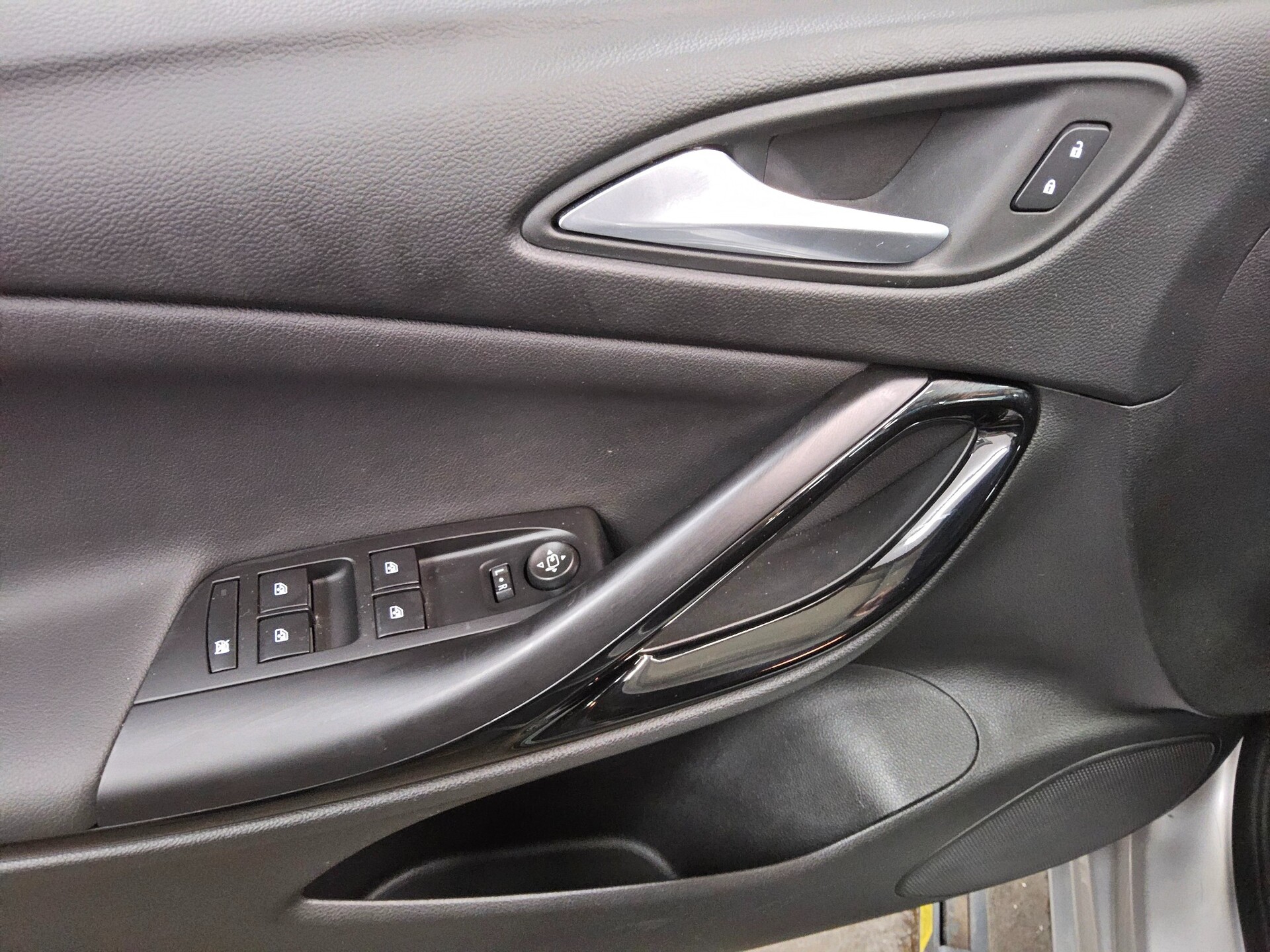 Opel Astra ST 1.2 Turbo Elegance T-Leder Navi LED RfK 9