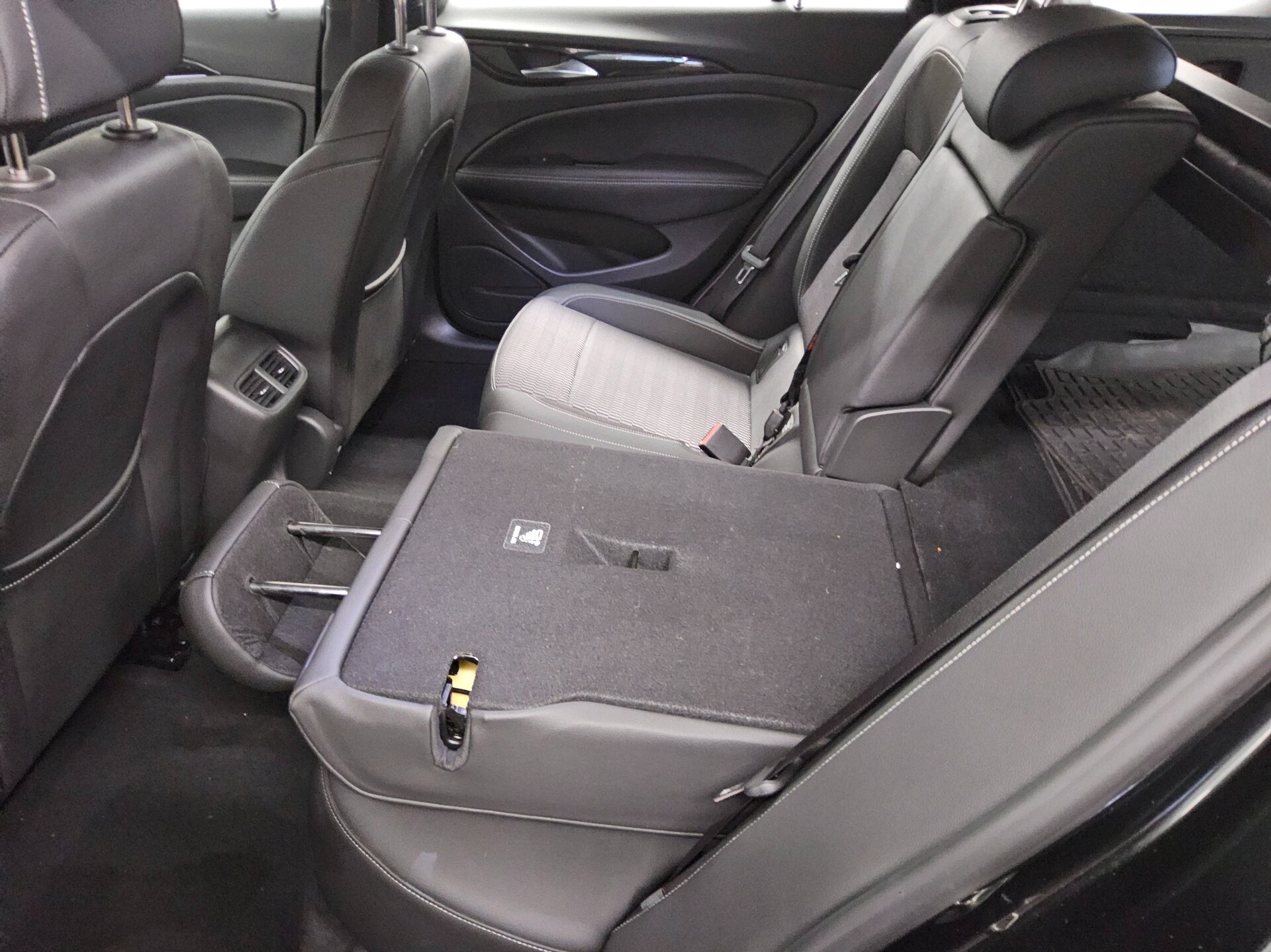 Opel Insignia ST 2.0 CDTI Business Elegance Navi LED 12