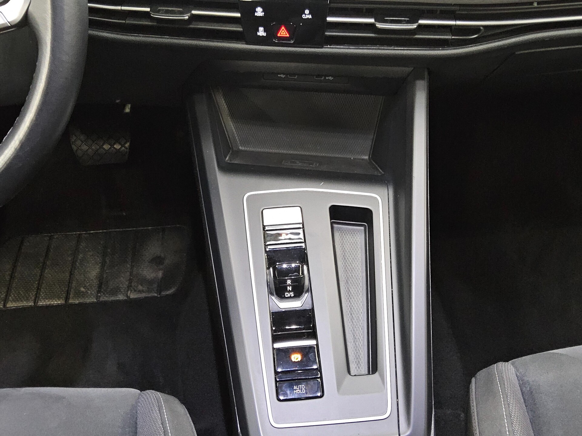 Volkswagen Golf-8 Var. 2.0 TDI Life Navi LED+ DC Sthzg RFK 6