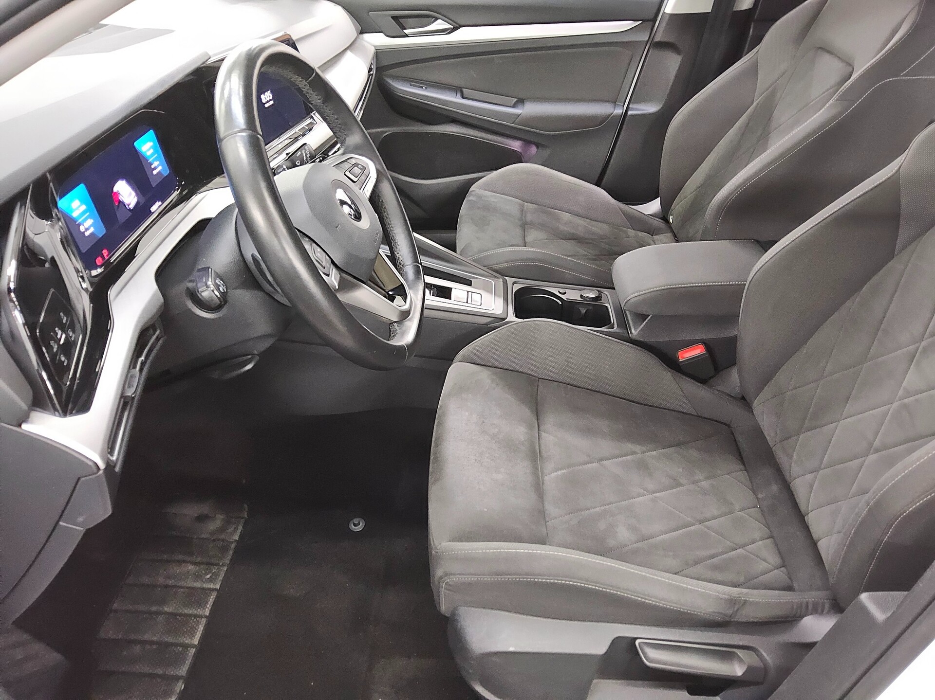 Volkswagen Golf-8 Var. 2.0 TDI Life Navi LED+ DC Sthzg RFK 9