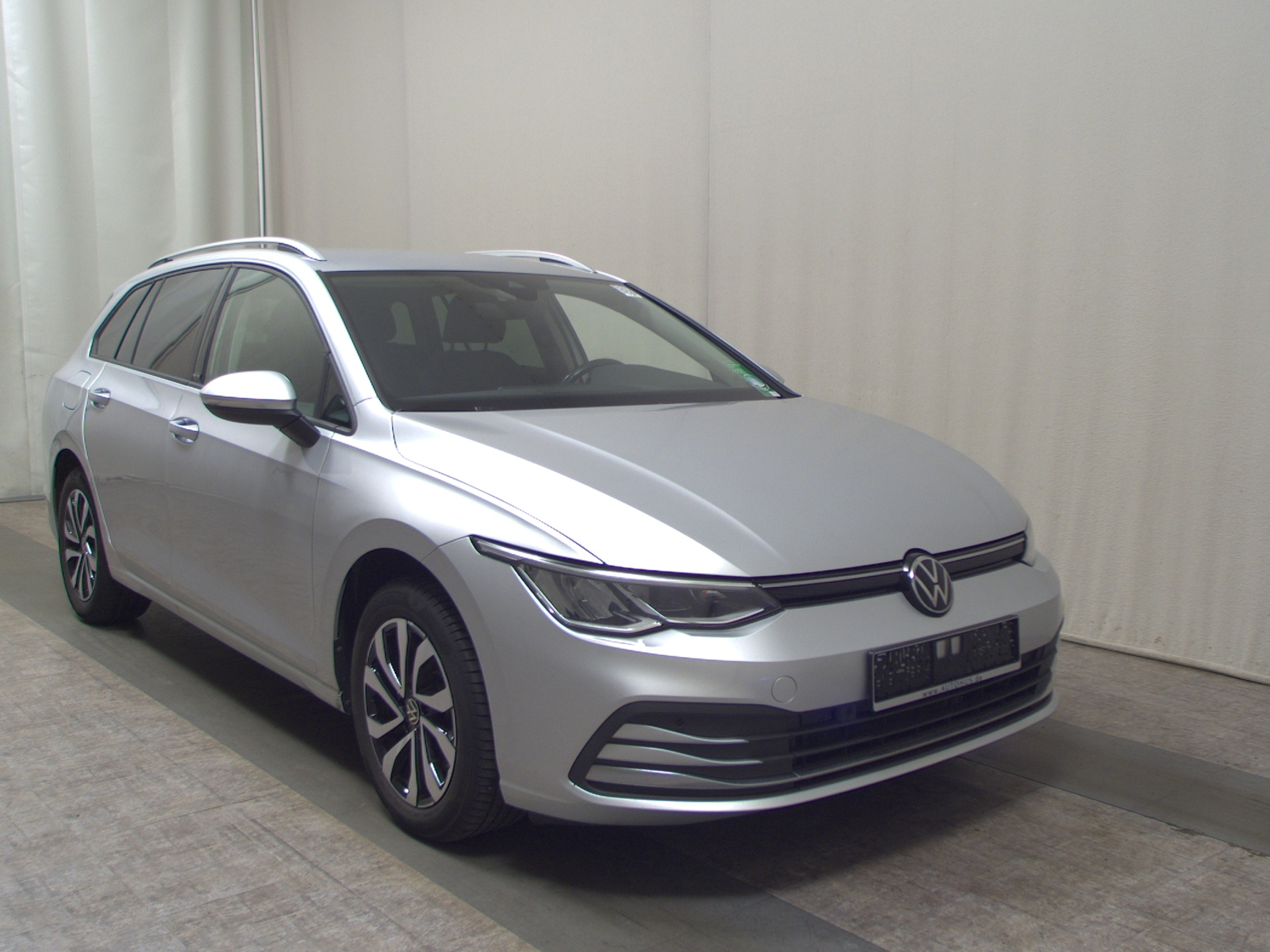 Volkswagen Golf-8 Var. 2.0 TDI Active Navi DC LED ACC 3