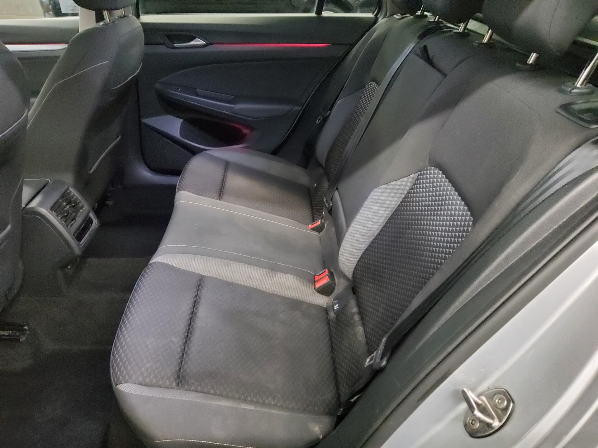 Volkswagen Golf-8 Var. 2.0 TDI Active Navi DC LED ACC 13