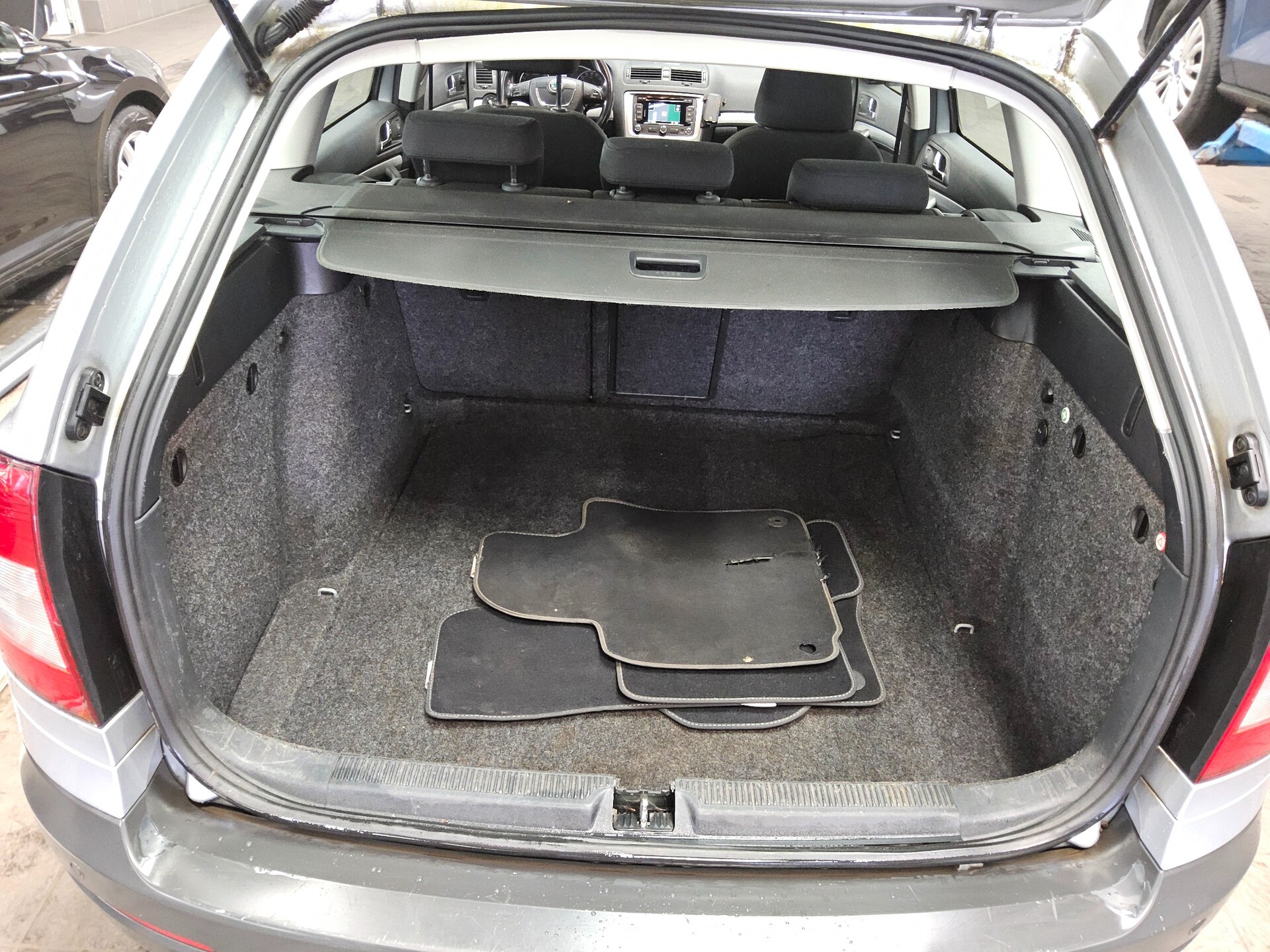 Skoda Octavia Kombi 2.0 TDI 4x4 Scout Nav AHK HU 02/07 11