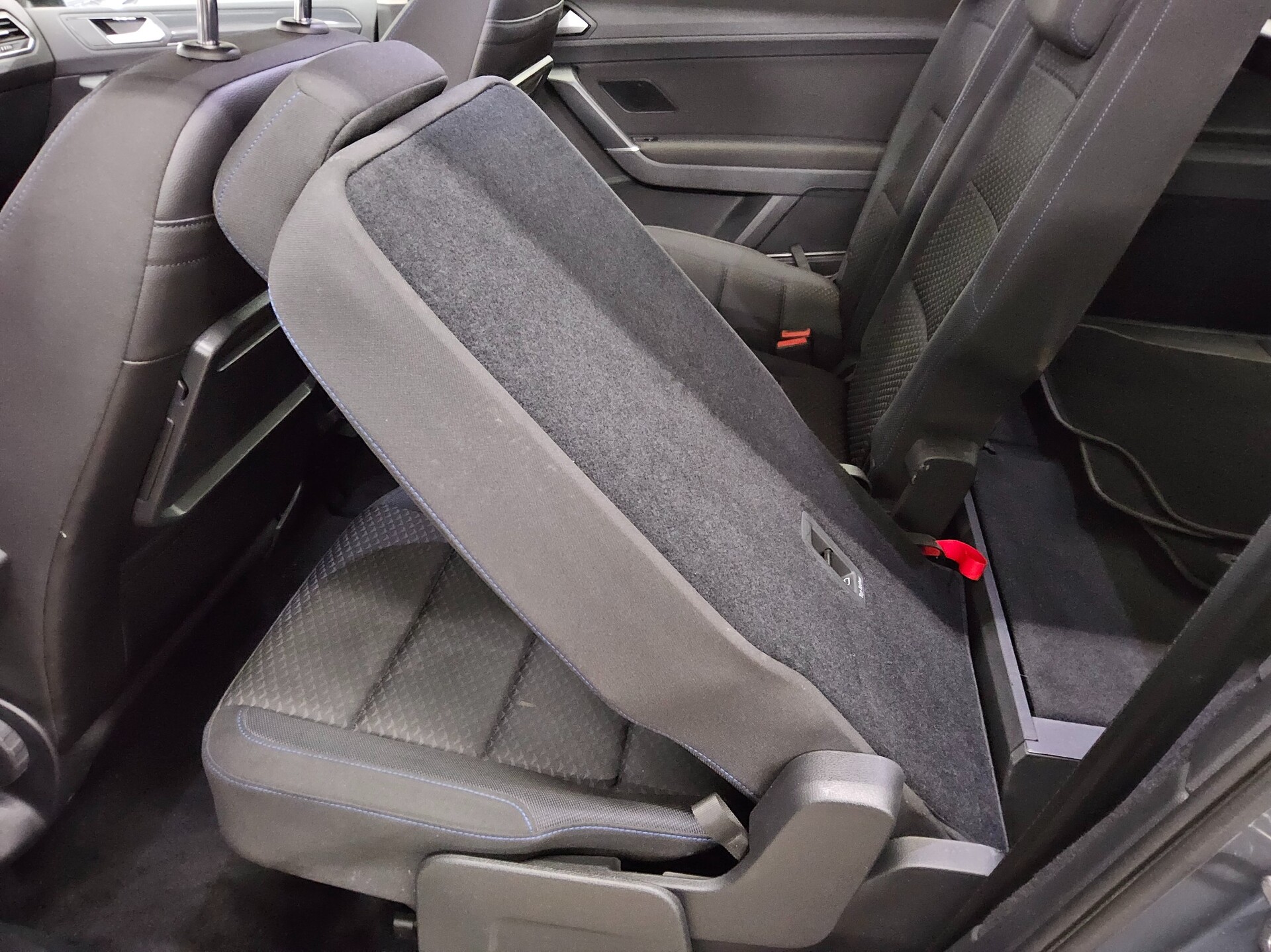 Volkswagen Touran 1.5 TSI United Navi LED ACC PDC Ambiente 12