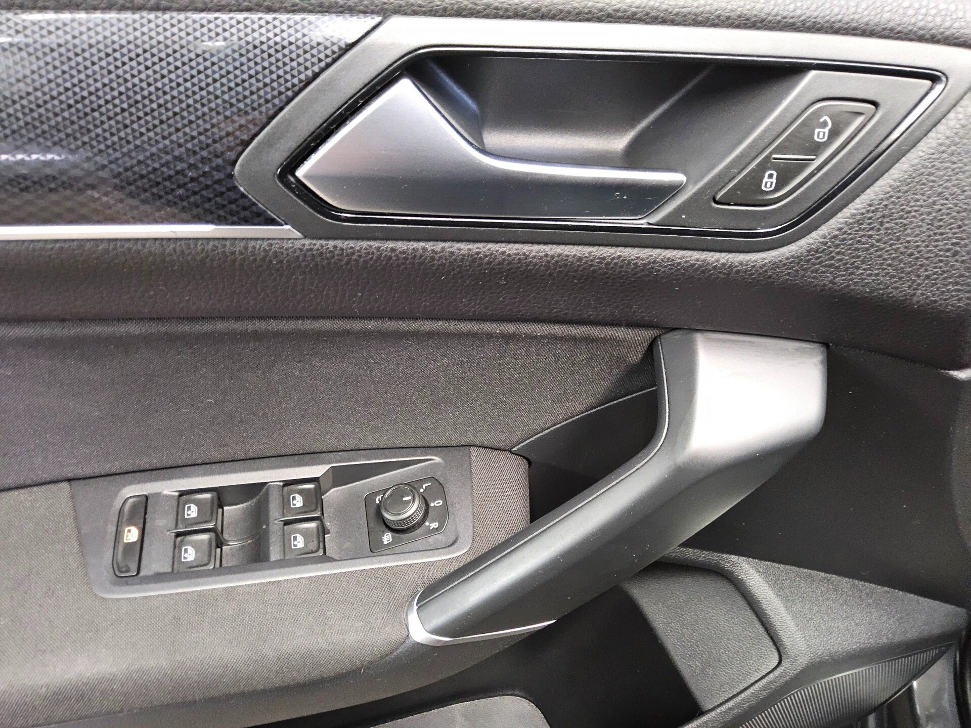 Volkswagen Touran 1.5 TSI United Navi LED ACC PDC Ambiente 9