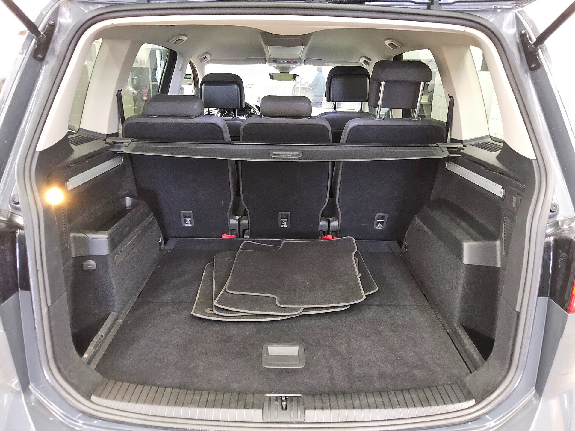 Volkswagen Touran 1.5 TSI United Navi LED ACC PDC Ambiente 11