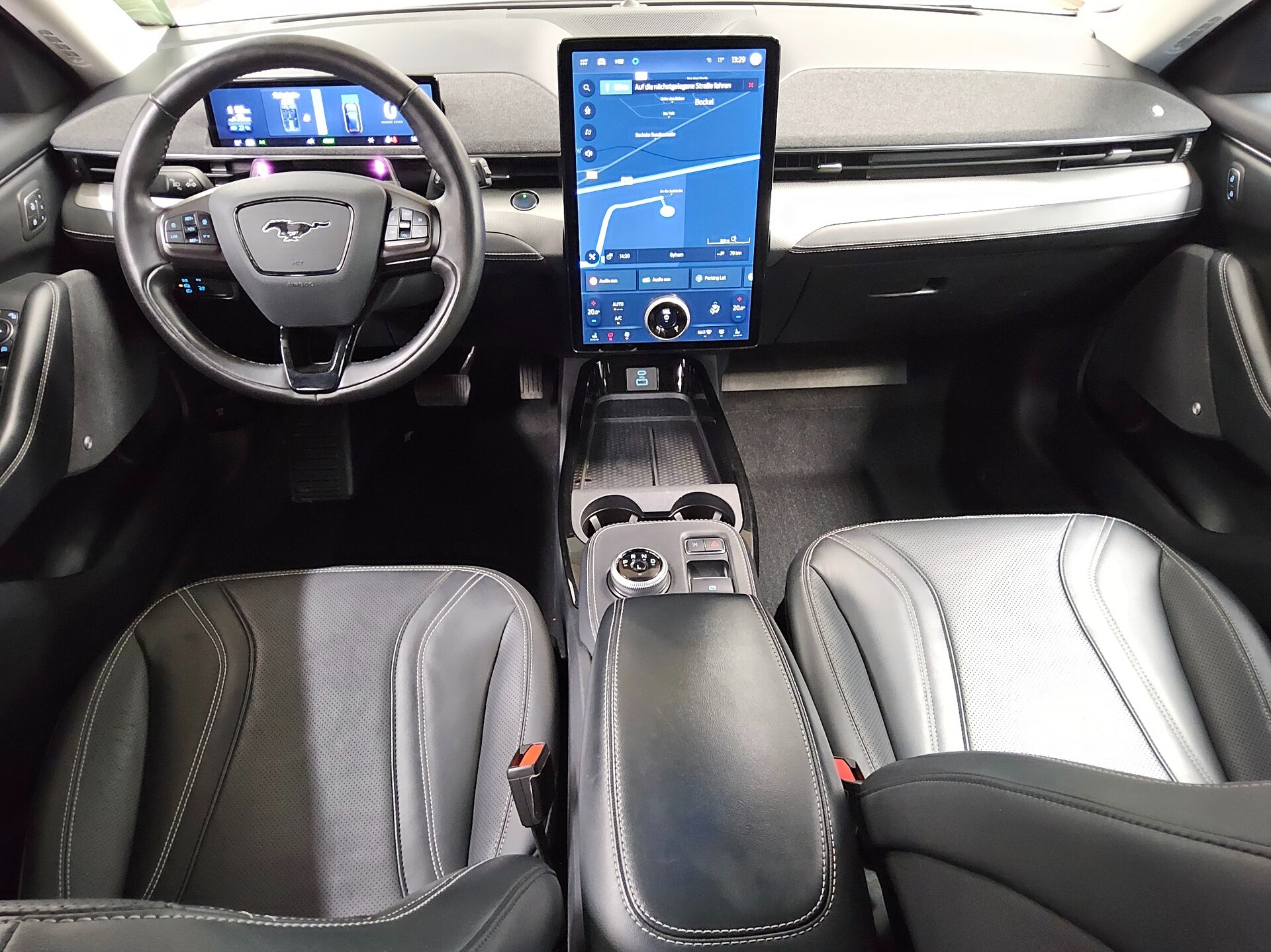 Ford Mustang Mach-E Navi LED Pano Leder AHK RFK 5