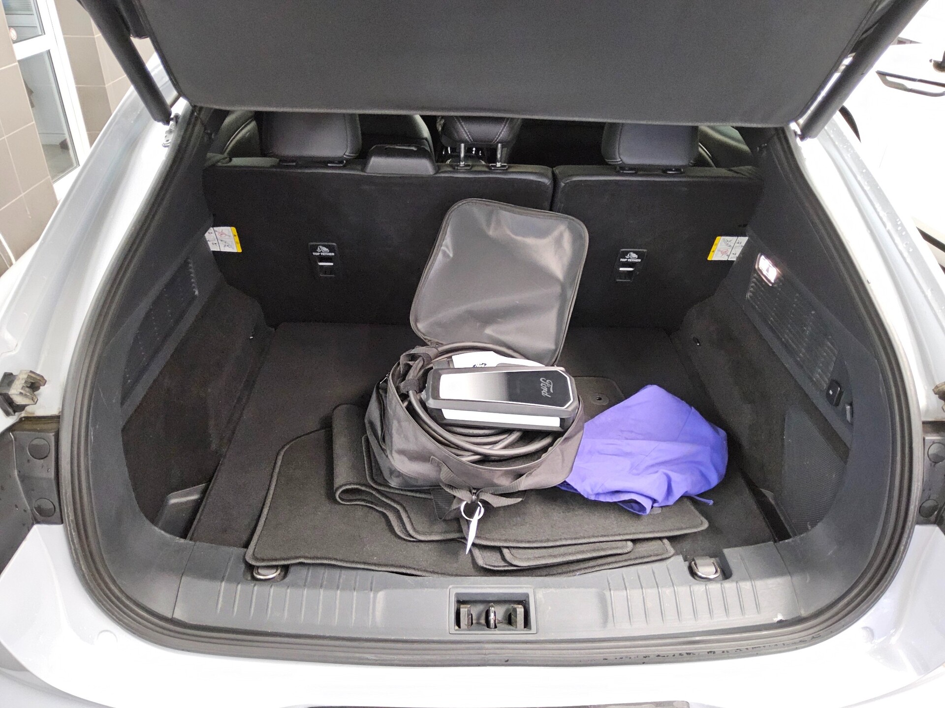 Ford Mustang Mach-E Navi LED Pano Leder AHK RFK 12