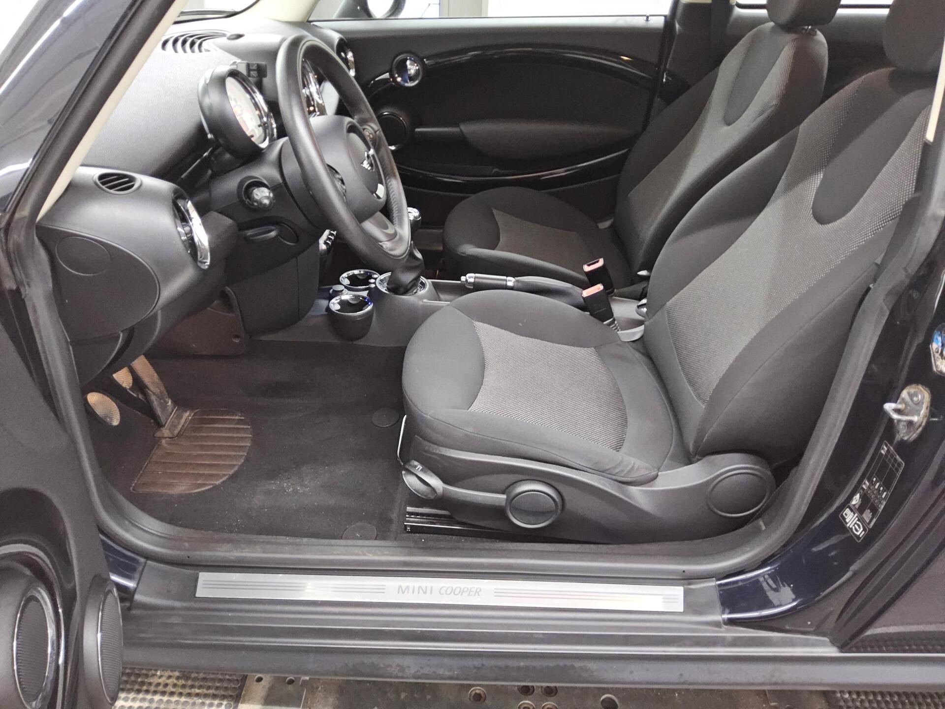 MINI Cooper D Xenon PDC Shz Klima 8