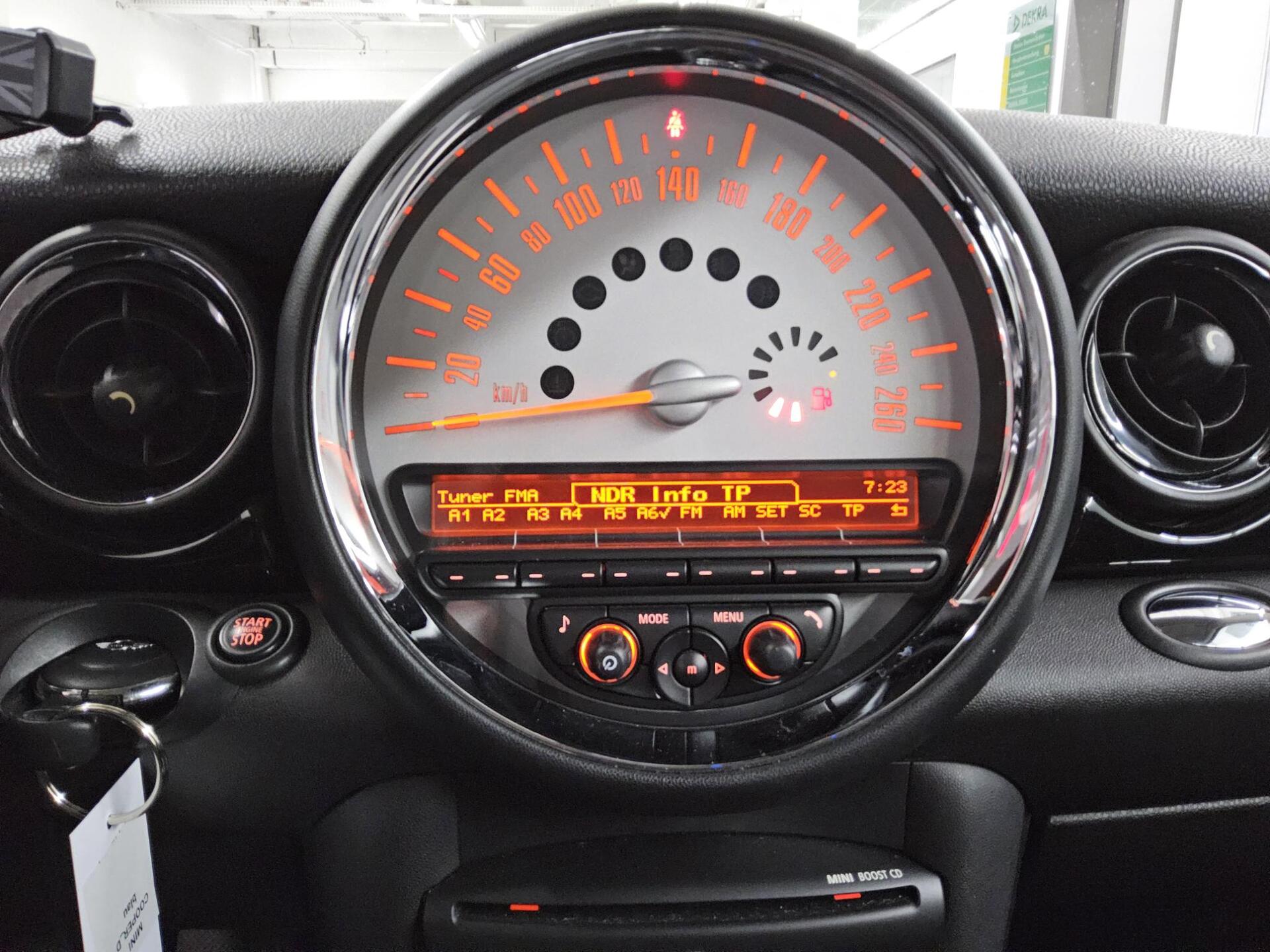 MINI Cooper D Xenon PDC Shz Klima 7