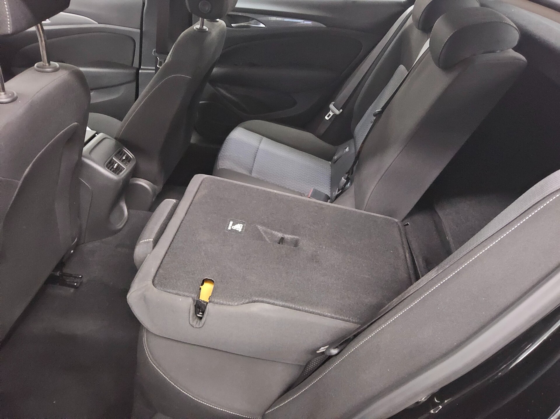 Opel Insignia GS 2.0 D Business Ed. Navi PDC AHK 12