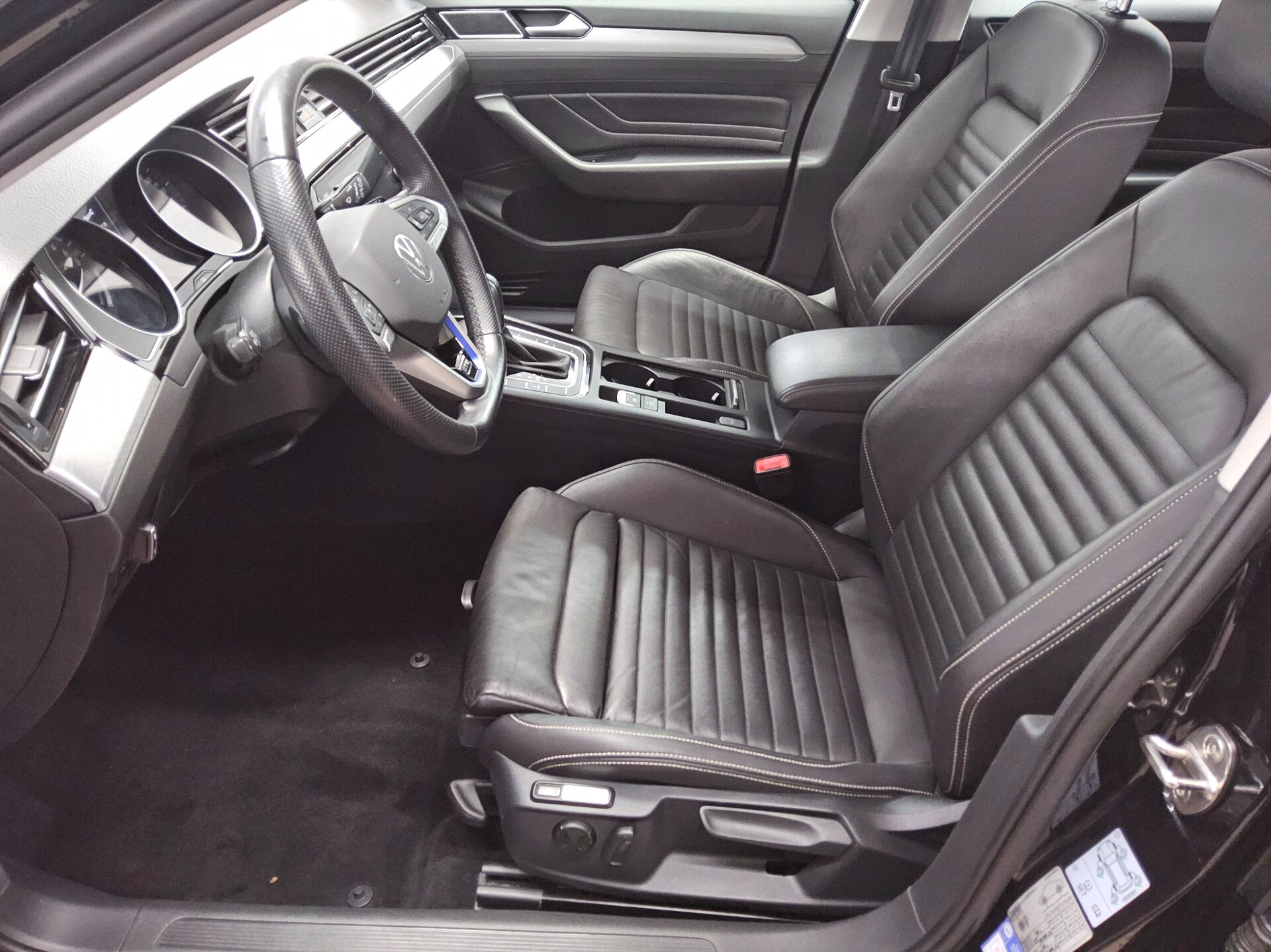 Volkswagen Passat Var. GTE 1.4 TSI Leder Navi LED AHK ACC 8