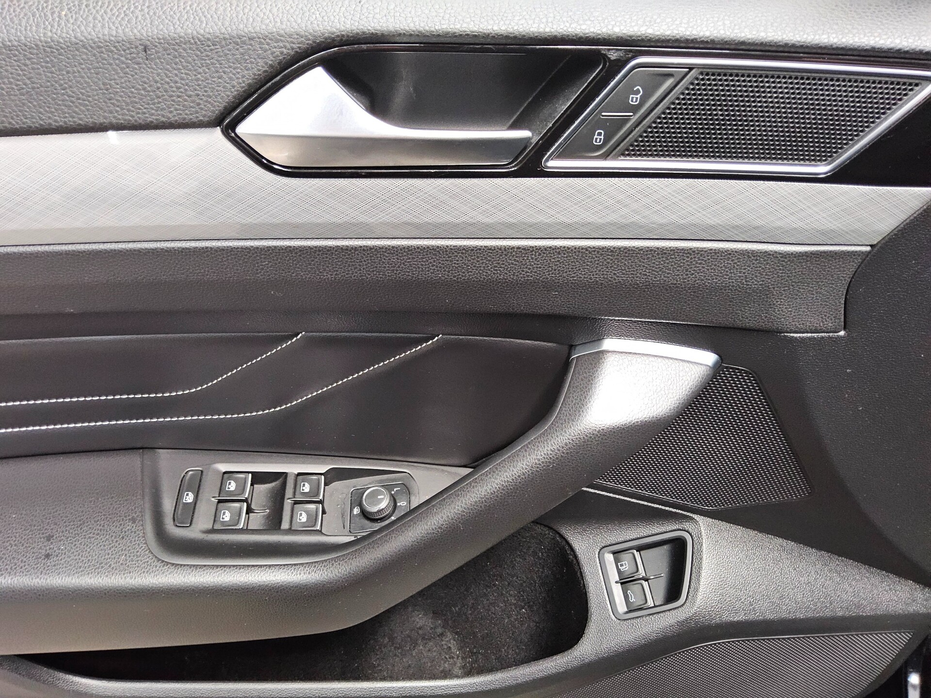 Volkswagen Passat Var. GTE 1.4 TSI Leder Navi LED AHK ACC 9