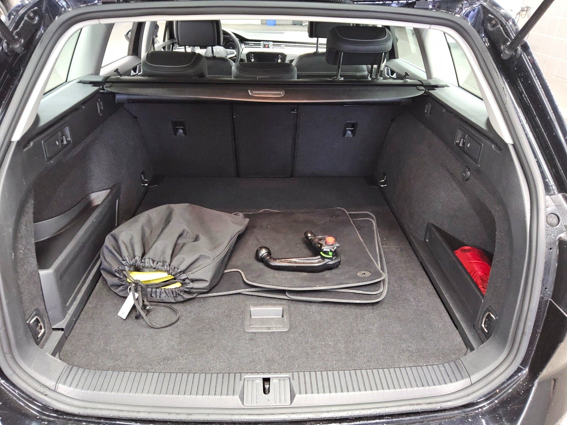 Volkswagen Passat Var. GTE 1.4 TSI Leder Navi LED AHK ACC 12