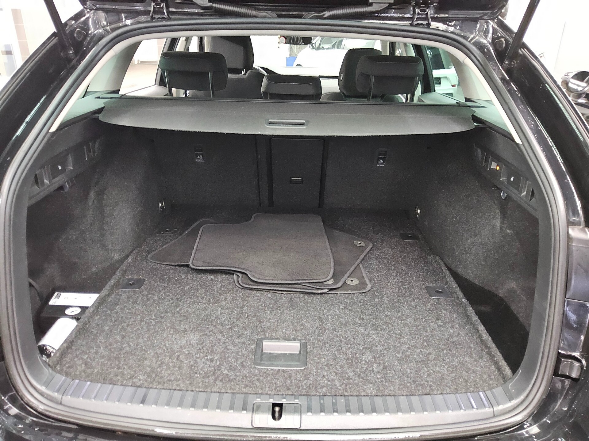 Skoda Octavia Kombi 1.5 TSI Style Navi LED RfK AHK ACC 12