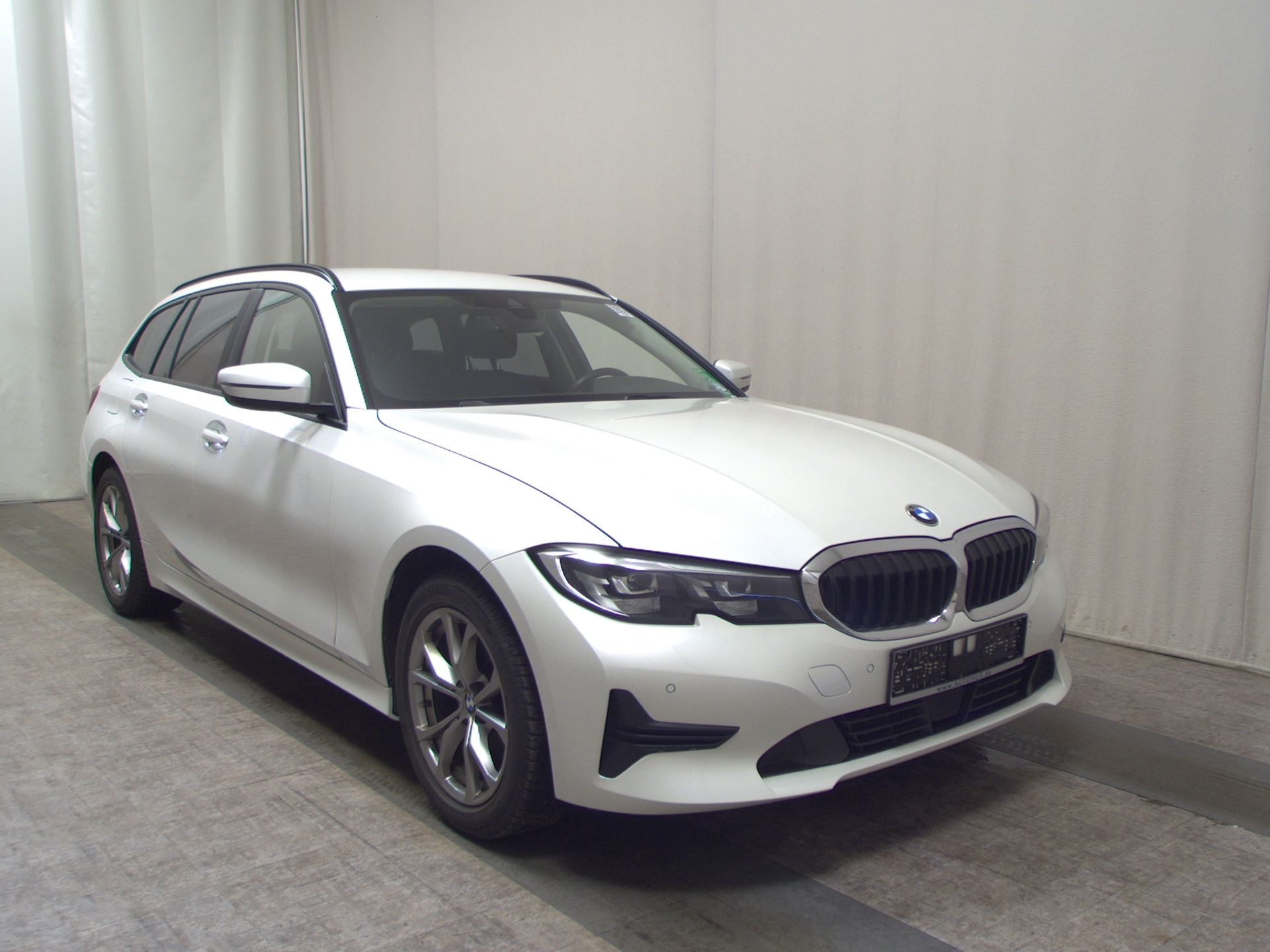 BMW 320dA Touring Advantage Navi LC+ LED DAB PDC 3