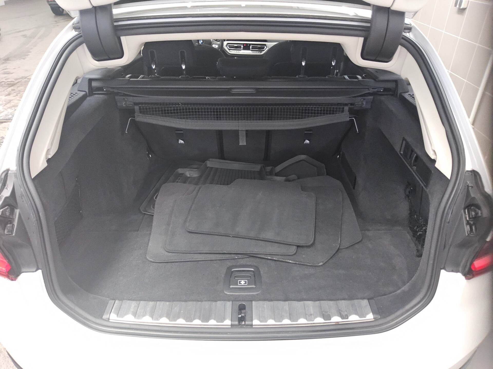 BMW 320dA Touring Advantage Navi LC+ LED DAB PDC 11