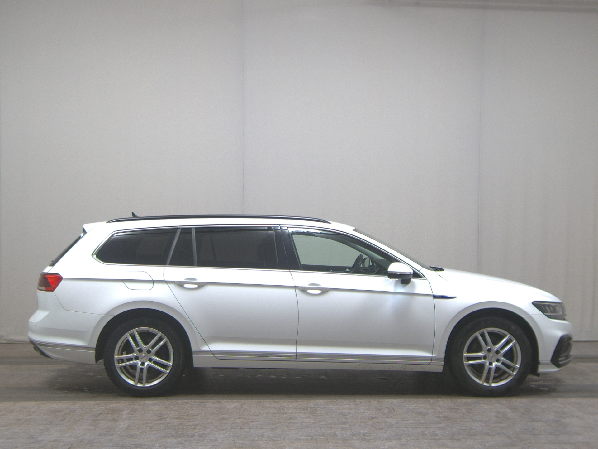 Volkswagen Passat Var. GTE 1.4 TSI Navi LED DC RfK AHK ACC