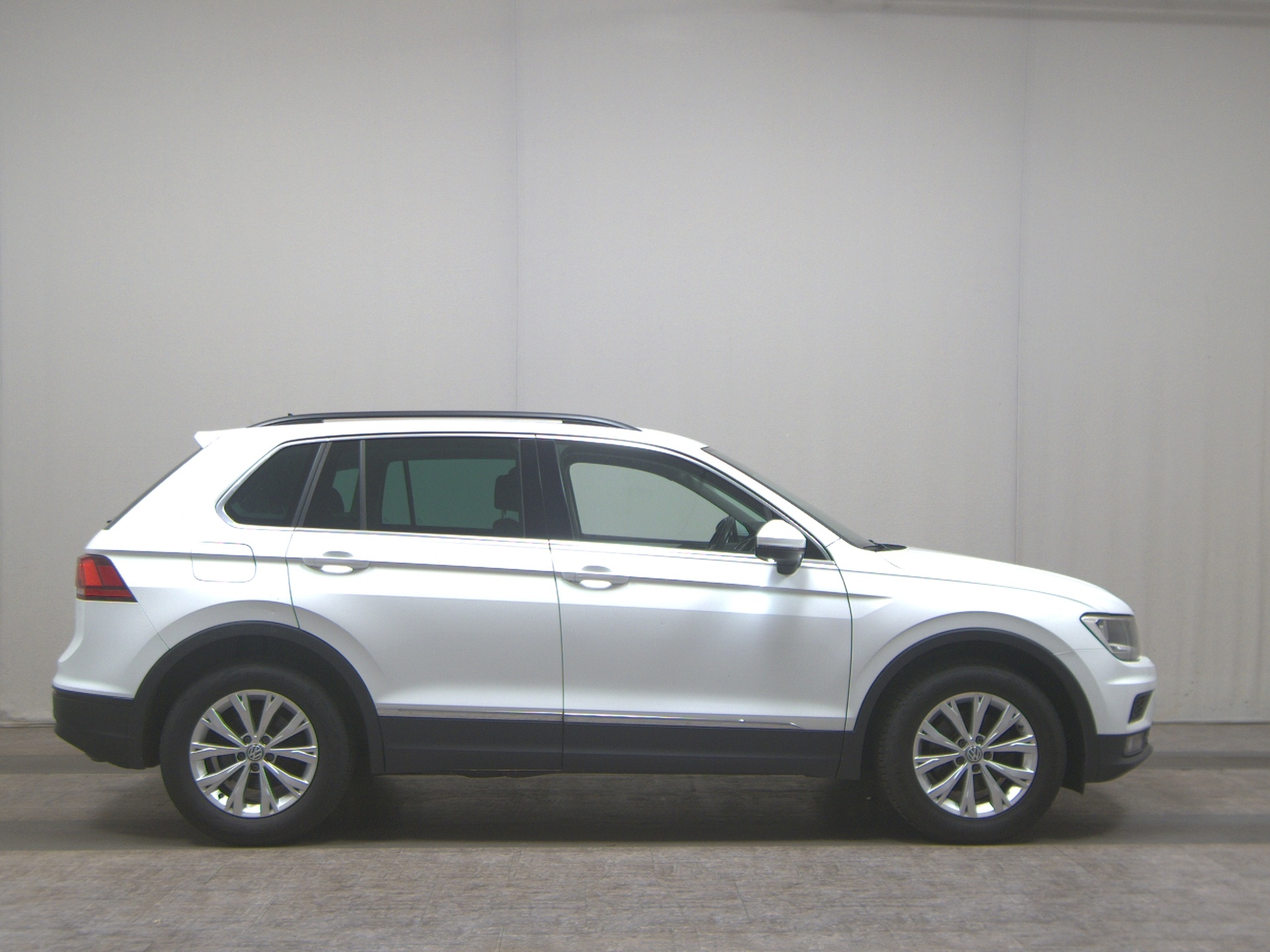 Volkswagen Tiguan 2.0 TDI Comf. Navi AHK ACC PDC DAB+