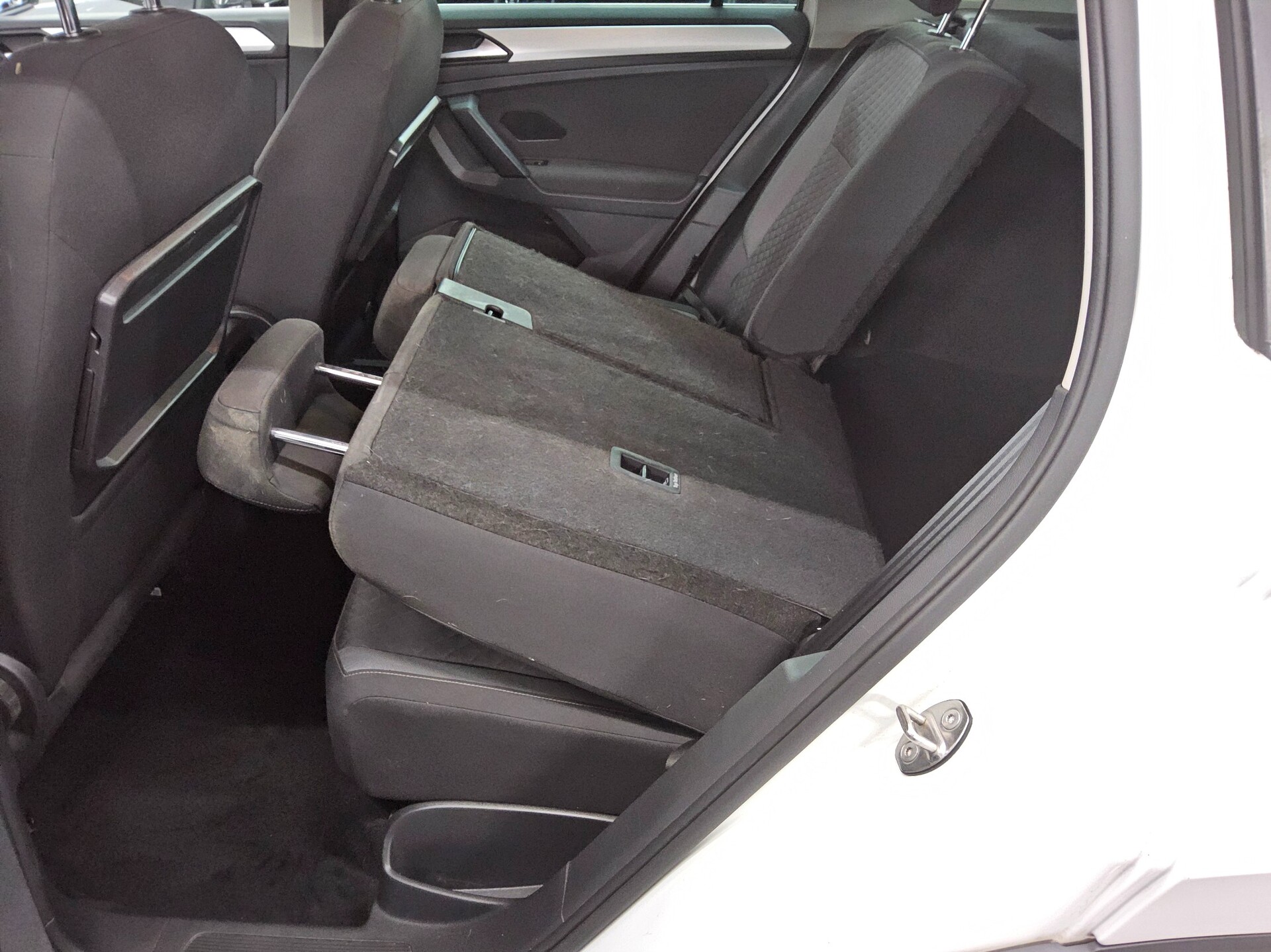 Volkswagen Tiguan 2.0 TDI Comf. Navi AHK ACC PDC DAB+ 12