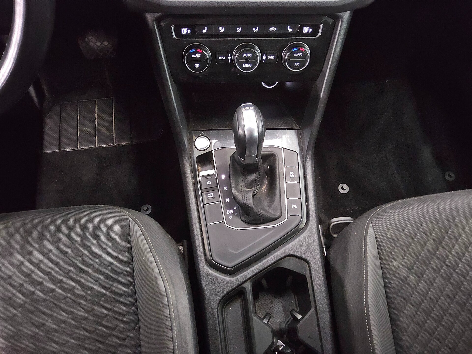 Volkswagen Tiguan 2.0 TDI Comf. Navi AHK ACC PDC DAB+ 6