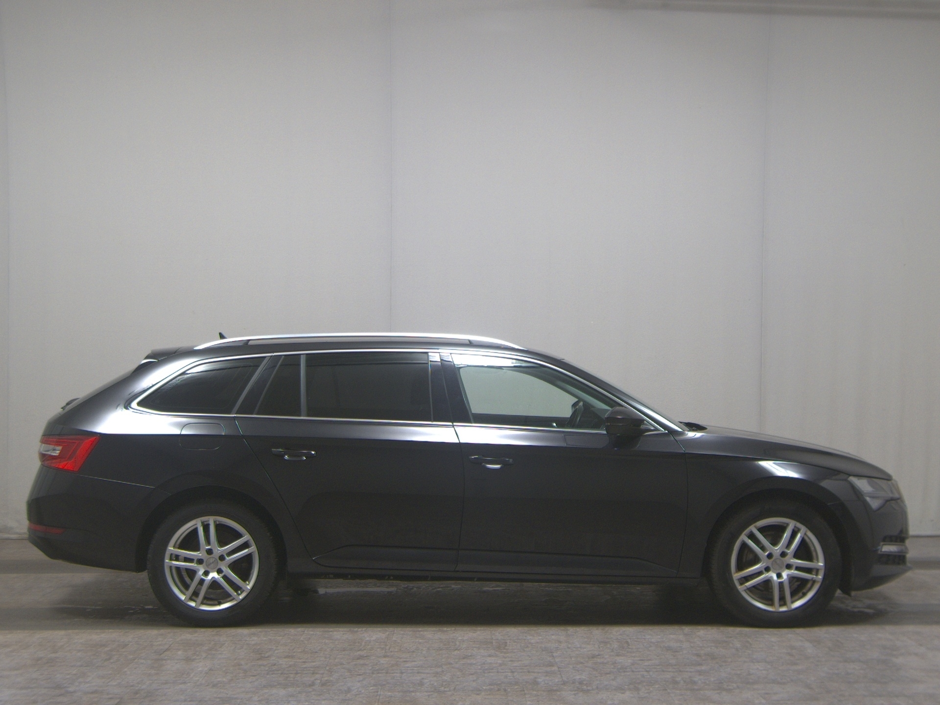 Skoda Superb Kombi 2.0 TDI Style AHK PDC Canton