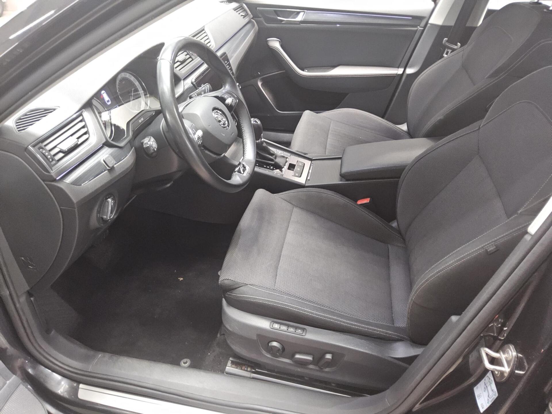 Skoda Superb Kombi 2.0 TDI Style AHK PDC Canton 8