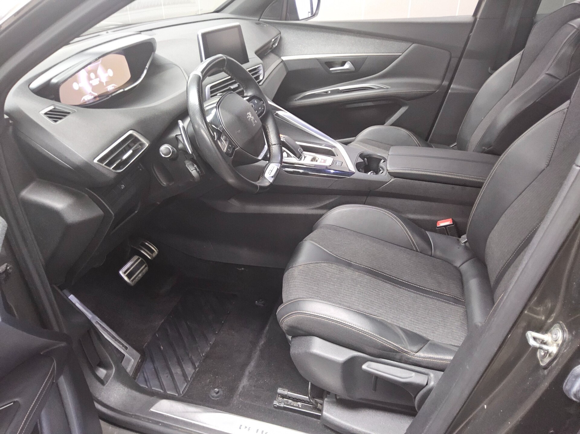 Peugeot 3008 1.5 BlueHDi 130 Allure Navi LED AHK RFK 9