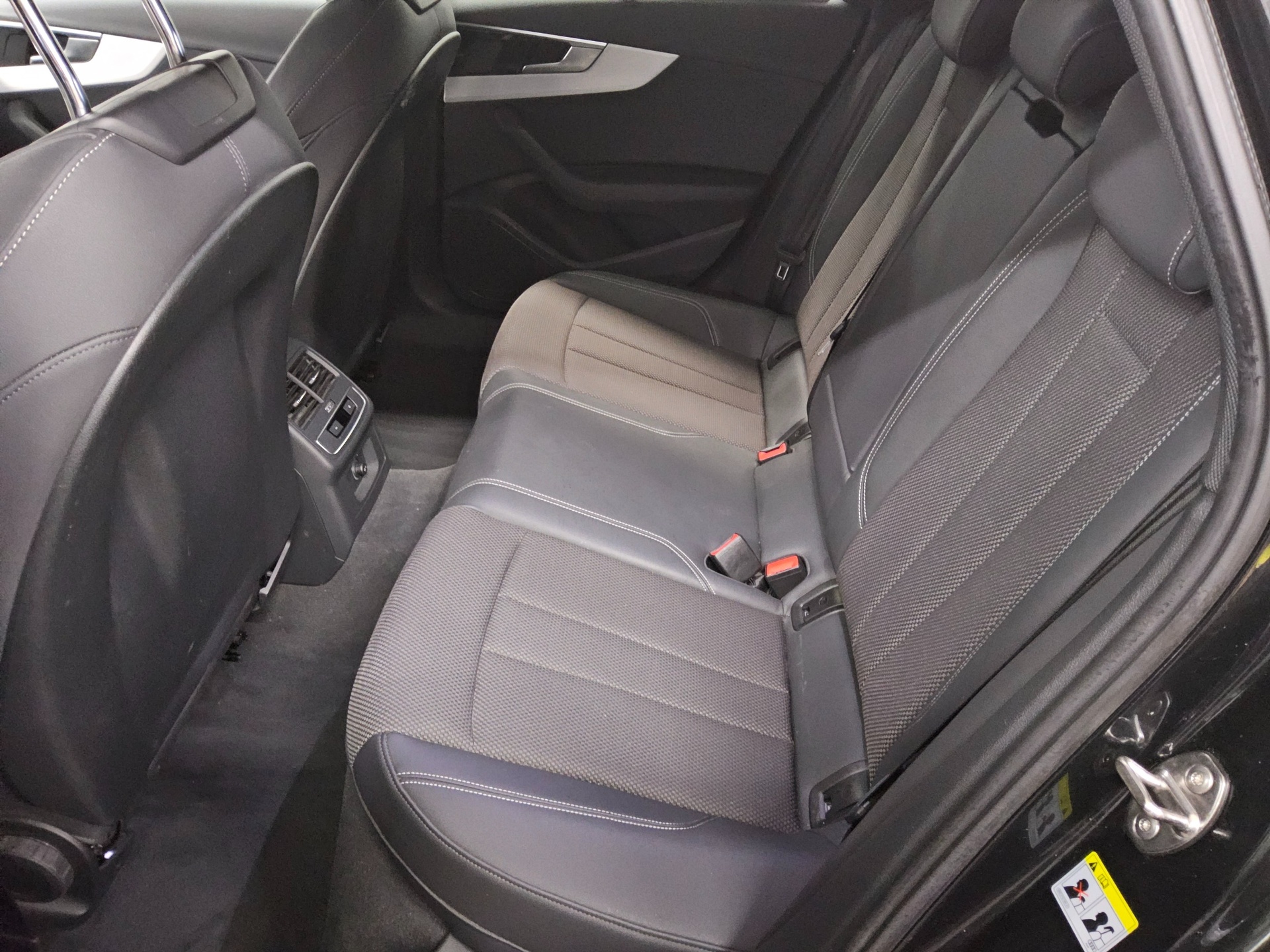 Audi A4 Avant 40 TDI S-Line Navi LED RfK Shz Sound 13