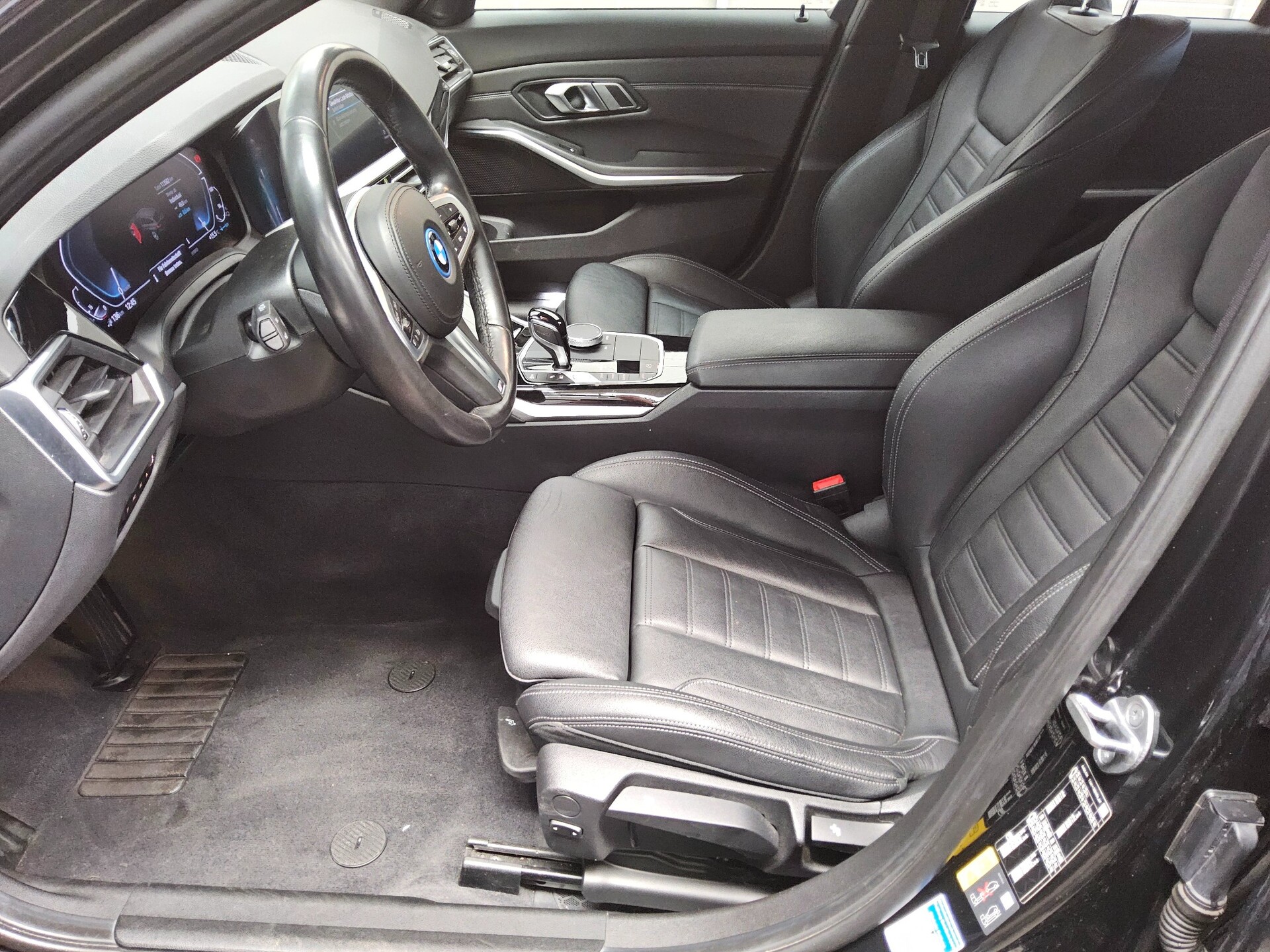 BMW 320e Touring Advantage Leder Navi LC pro LED RFK 9