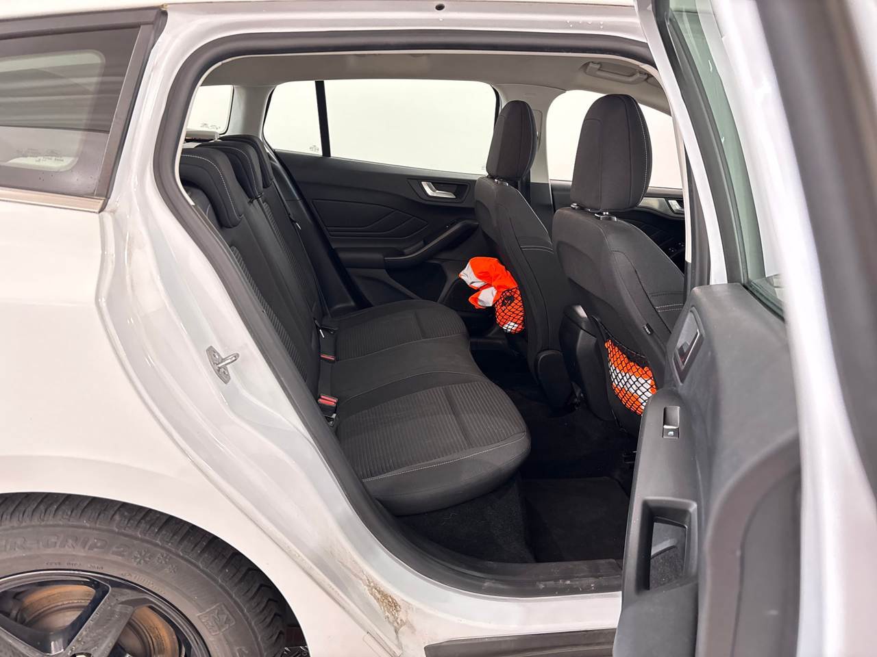 Ford Focus Turnier 1.5 EB Titanium Navi LED RFK SHZ 7