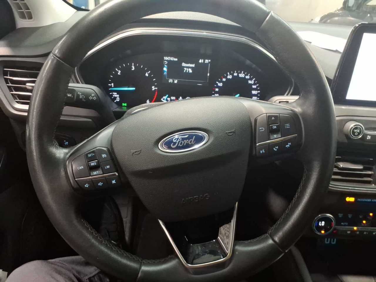 Ford Focus Turnier 1.5 EB Titanium Navi LED RFK SHZ 9