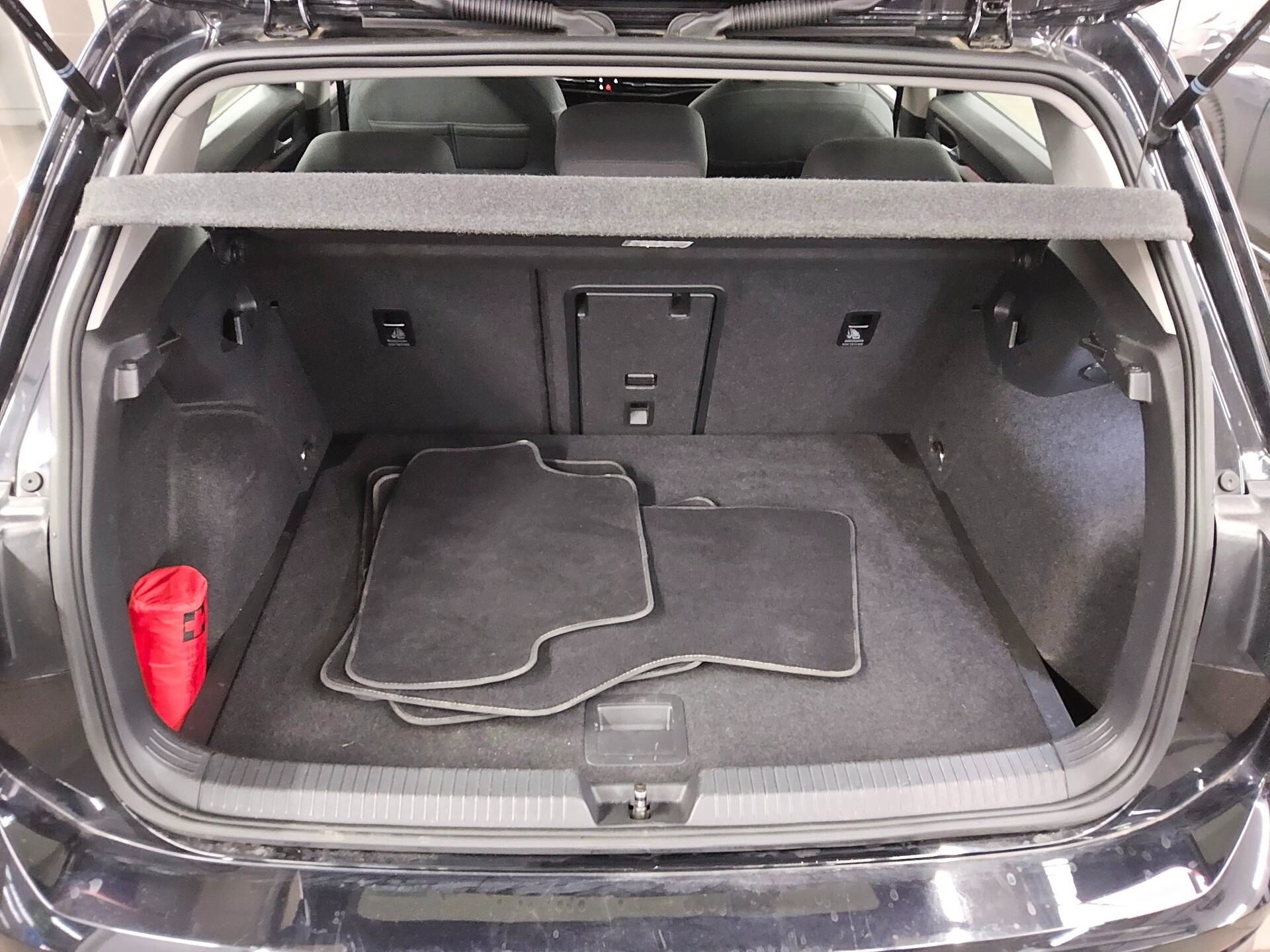 Volkswagen Golf-8 2.0 TDI Life Navi DC LED ACC Memory 12