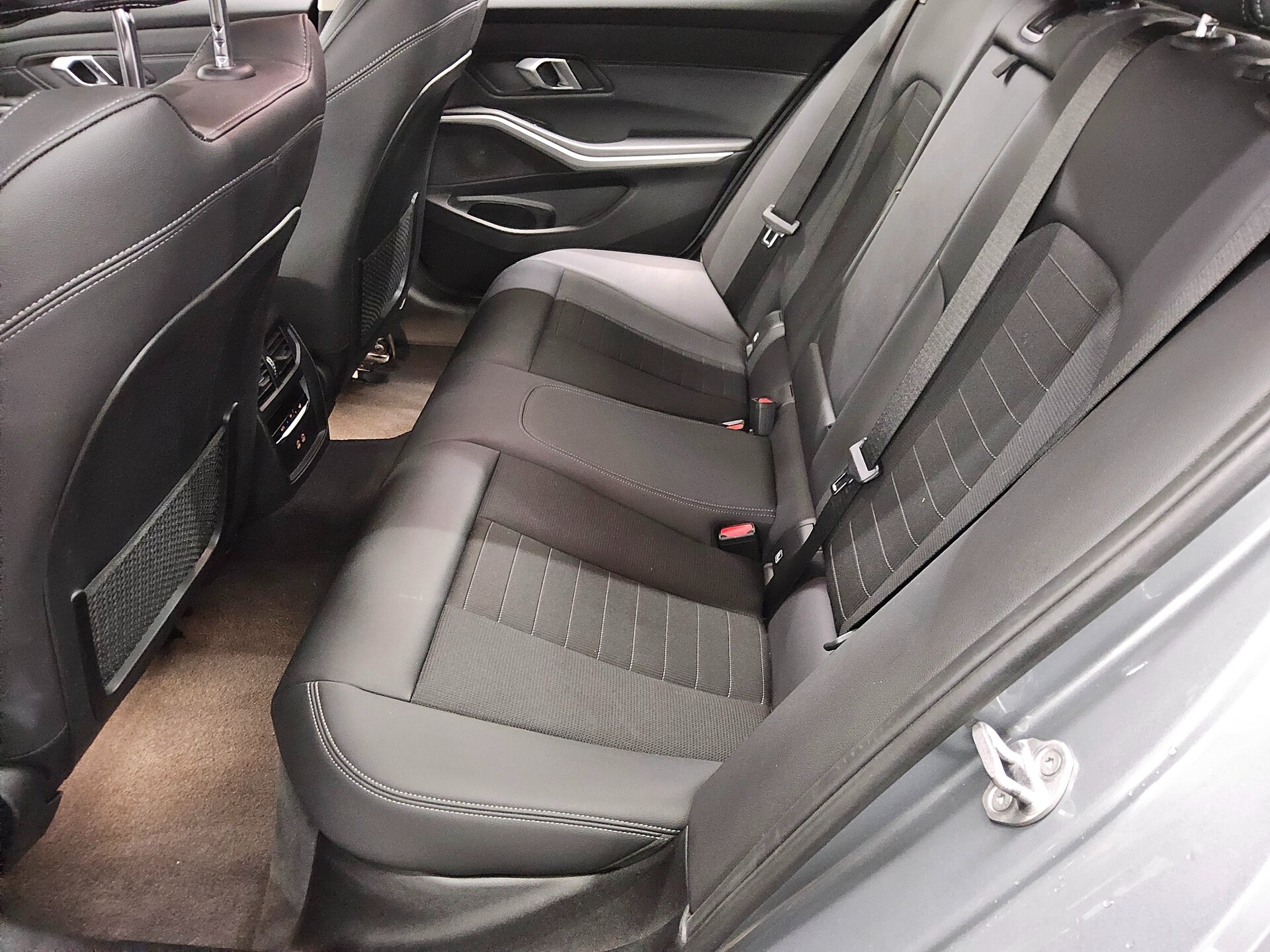 BMW 330e Touring T-Leder Navi LED Curved 13