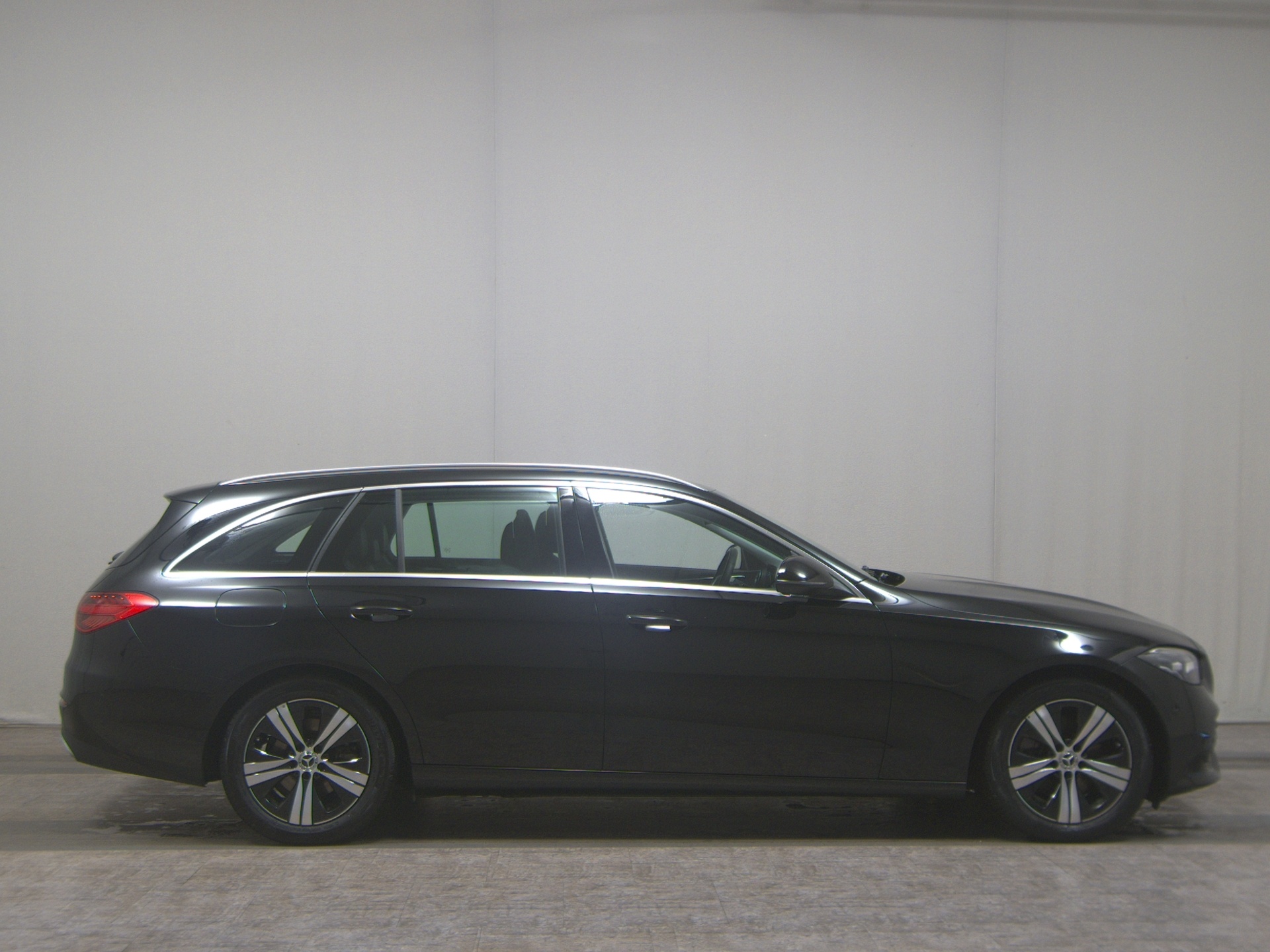 Mercedes-Benz C 200 T d Avantgarde Navi LED MBUX RFK SHZ