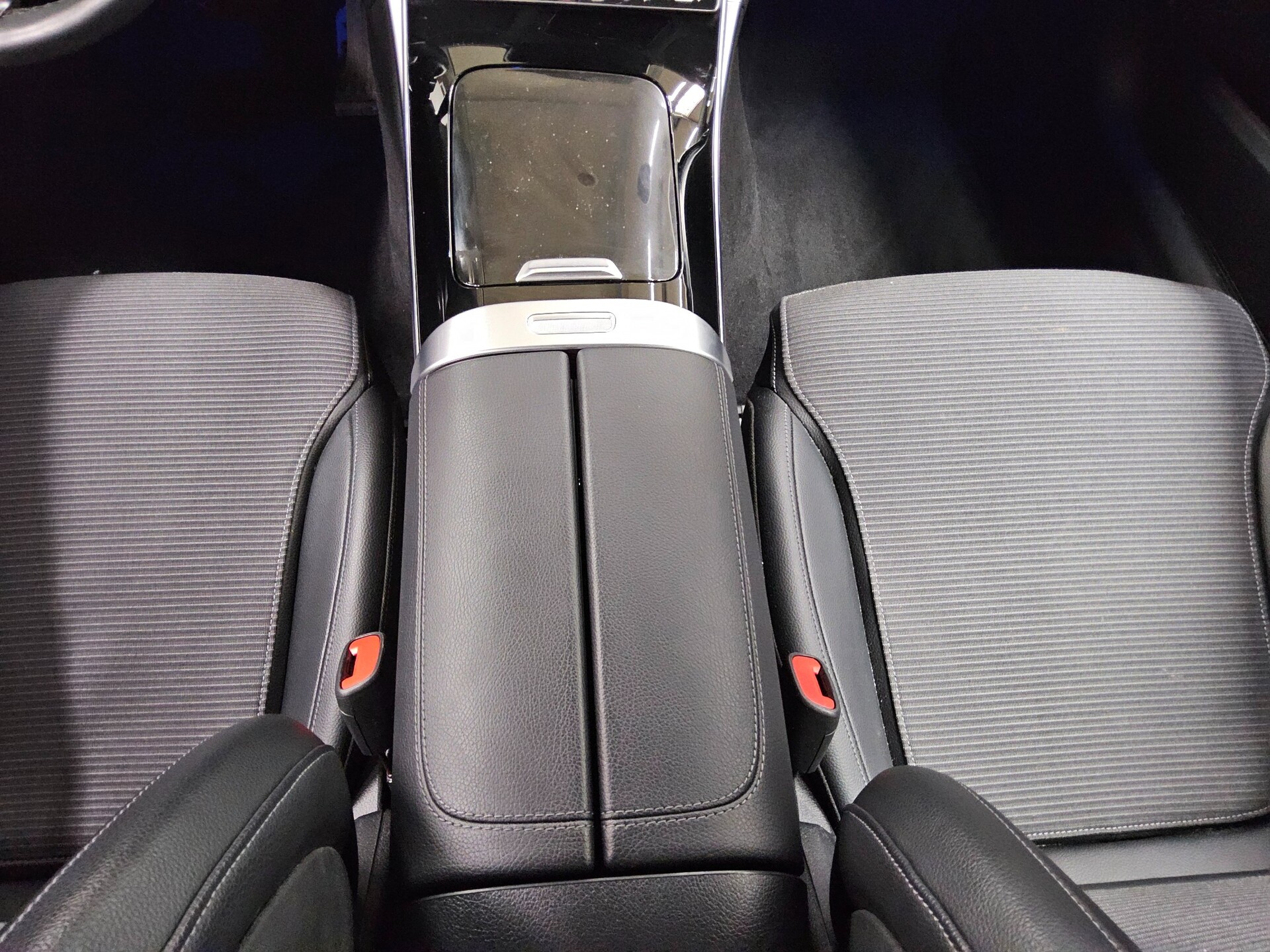 Mercedes-Benz C 200 T d Avantgarde Navi LED MBUX RFK SHZ 6