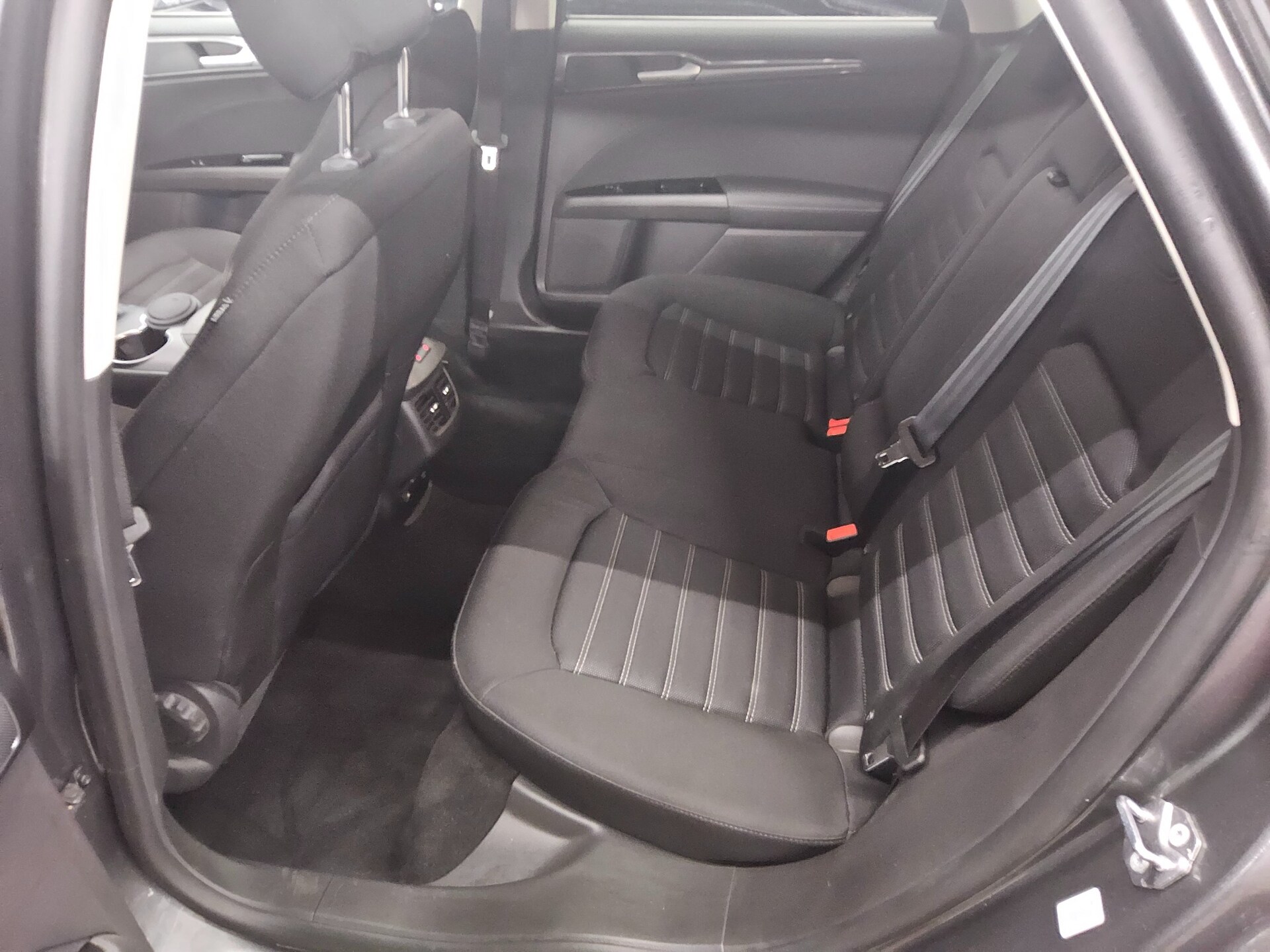 Ford Mondeo Turnier 2.0 EB Titanium Navi LED RFK AHK 11