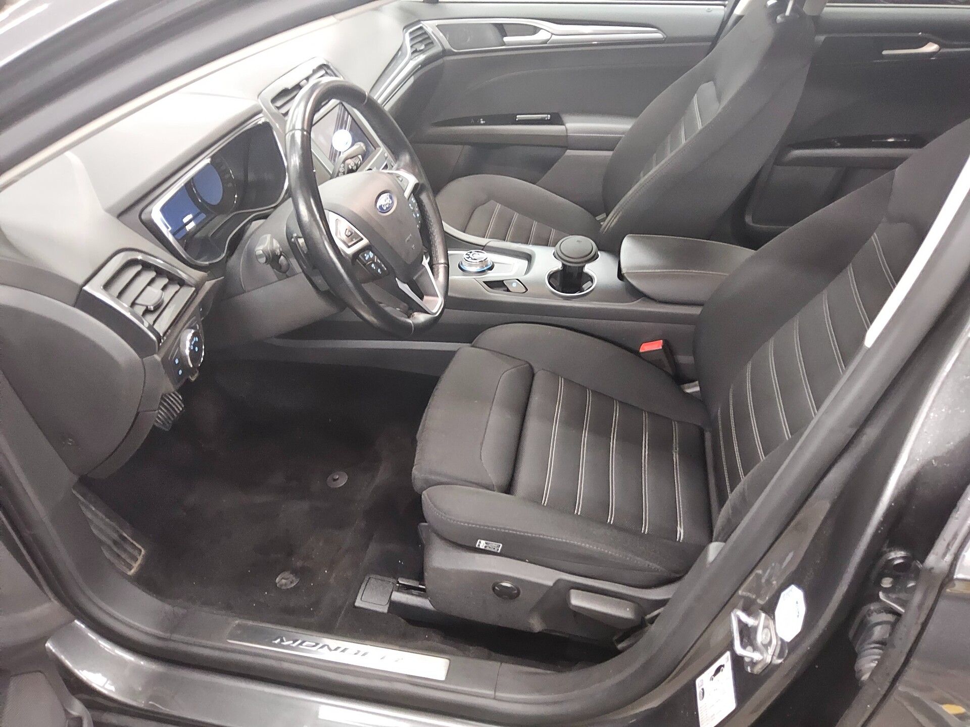 Ford Mondeo Turnier 2.0 EB Titanium Navi LED RFK AHK 8