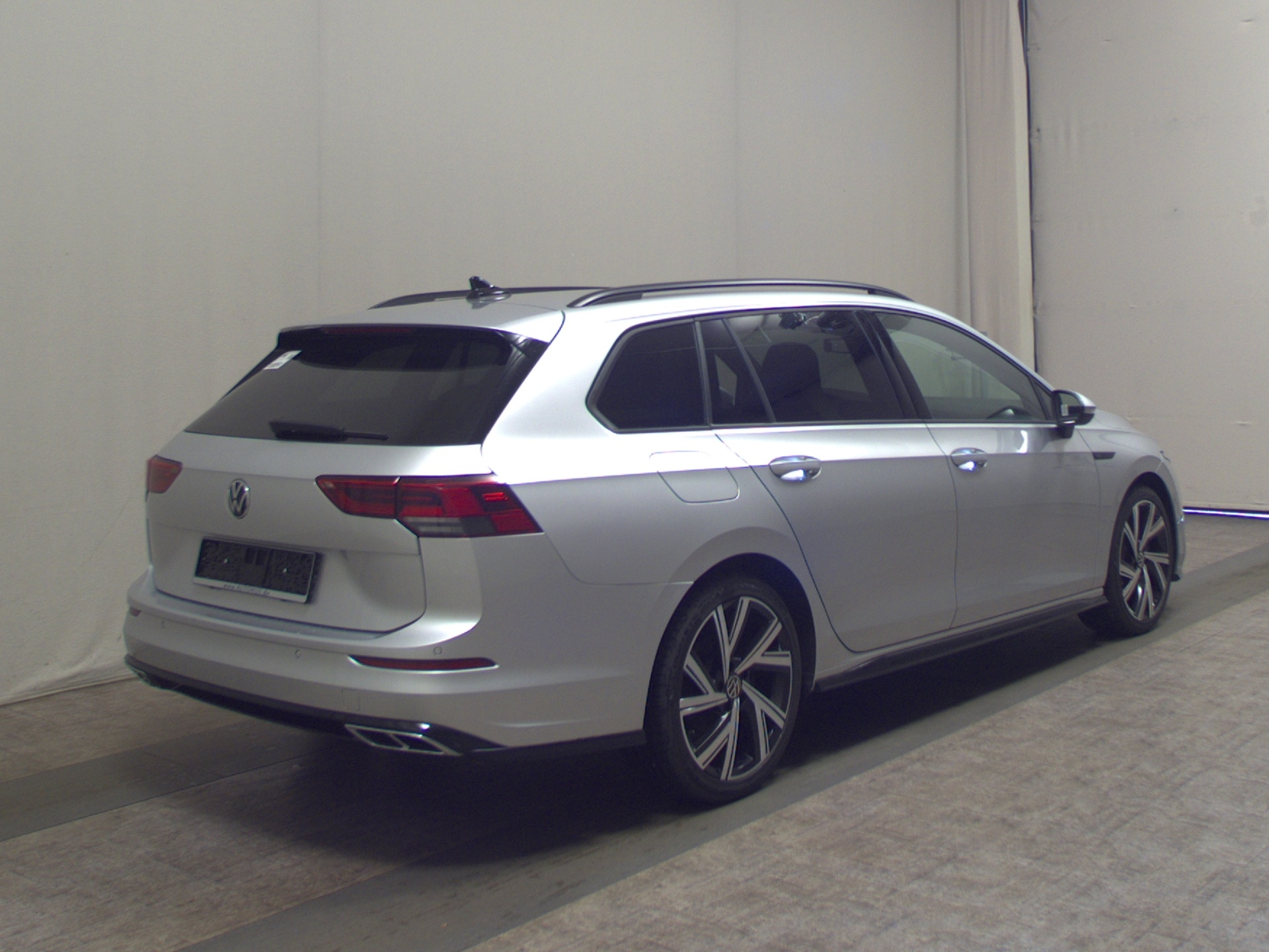 Volkswagen Golf-8 Var. 2.0 TDI R-Line Navi DC LED StHzg AHK 4