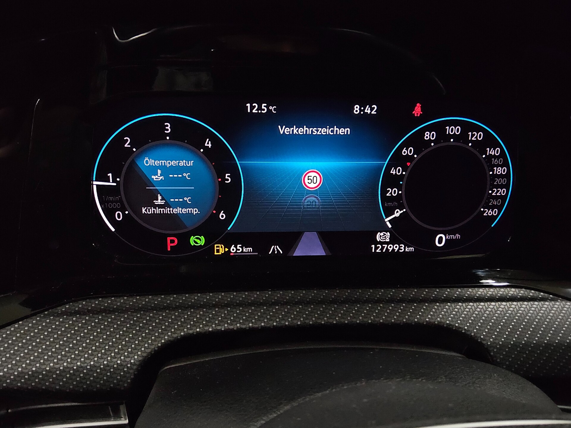 Volkswagen Golf-8 Var. 2.0 TDI R-Line Navi DC LED StHzg AHK 8