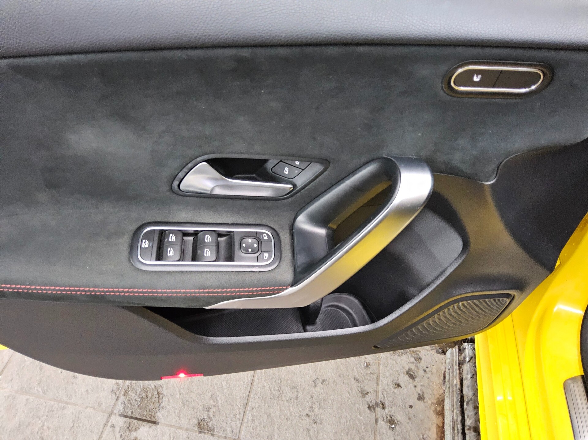 Mercedes-Benz A 35 AMG 4M Navi LED MBUX-AR AHK RFK 10