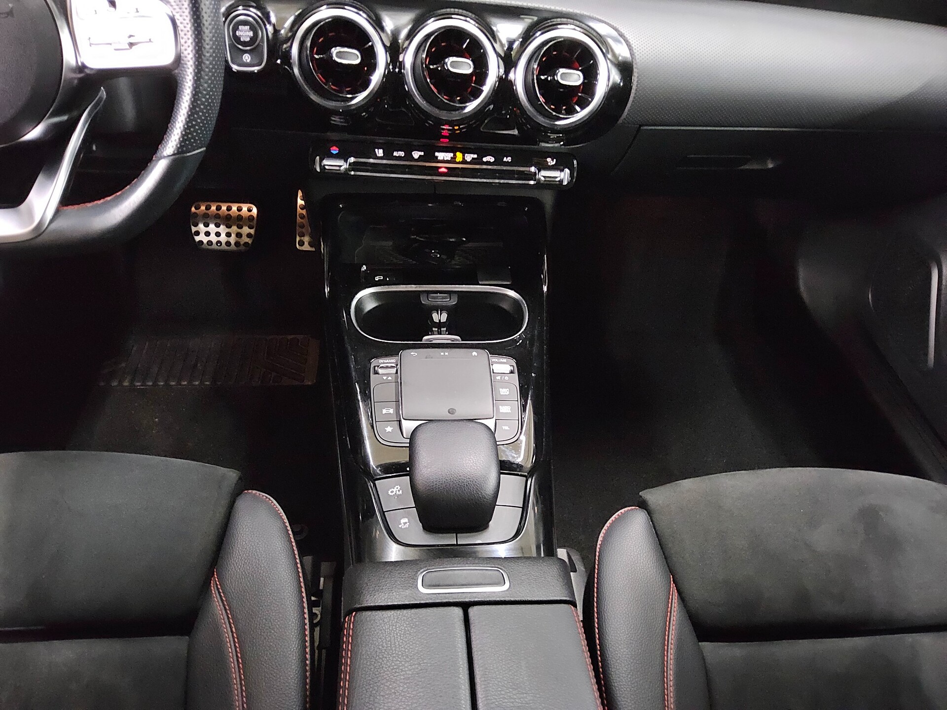 Mercedes-Benz A 35 AMG 4M Navi LED MBUX-AR AHK RFK 6