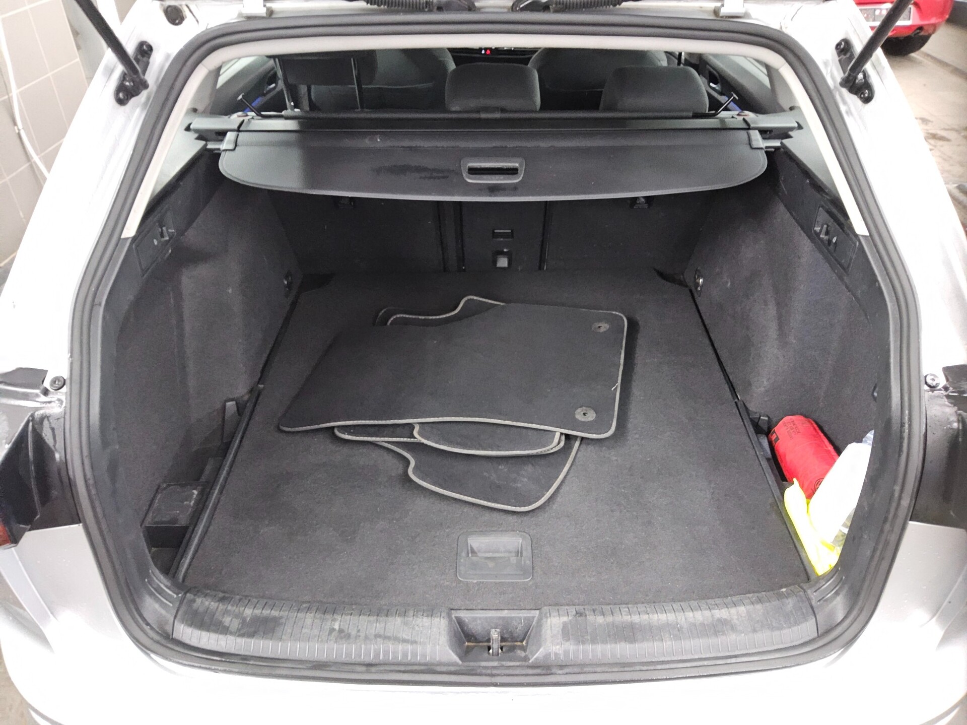 Volkswagen Golf-8 Var. 2.0 TDI Life Navi LED DC AHK RfK ACC 12