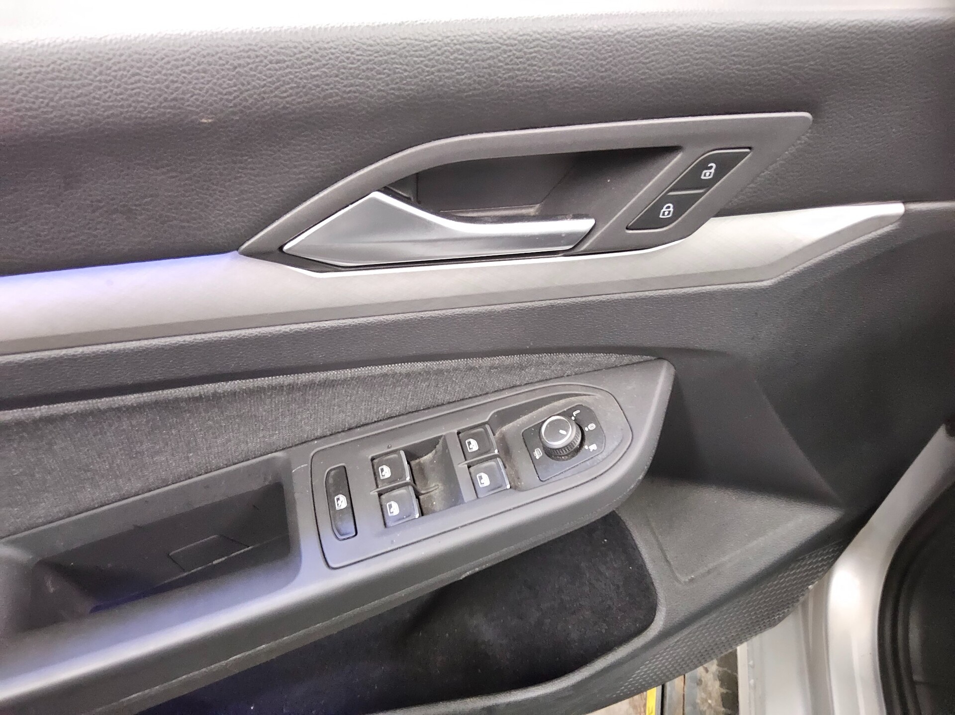 Volkswagen Golf-8 Var. 2.0 TDI Life Navi LED DC AHK RfK ACC 10