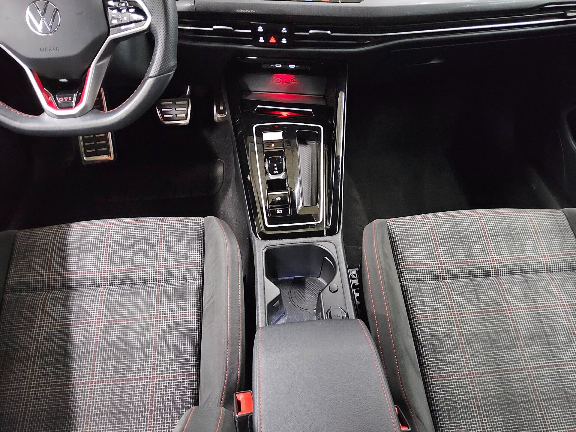 Volkswagen Golf-8 2.0 TSI GTI LED ACC DC Shz 6