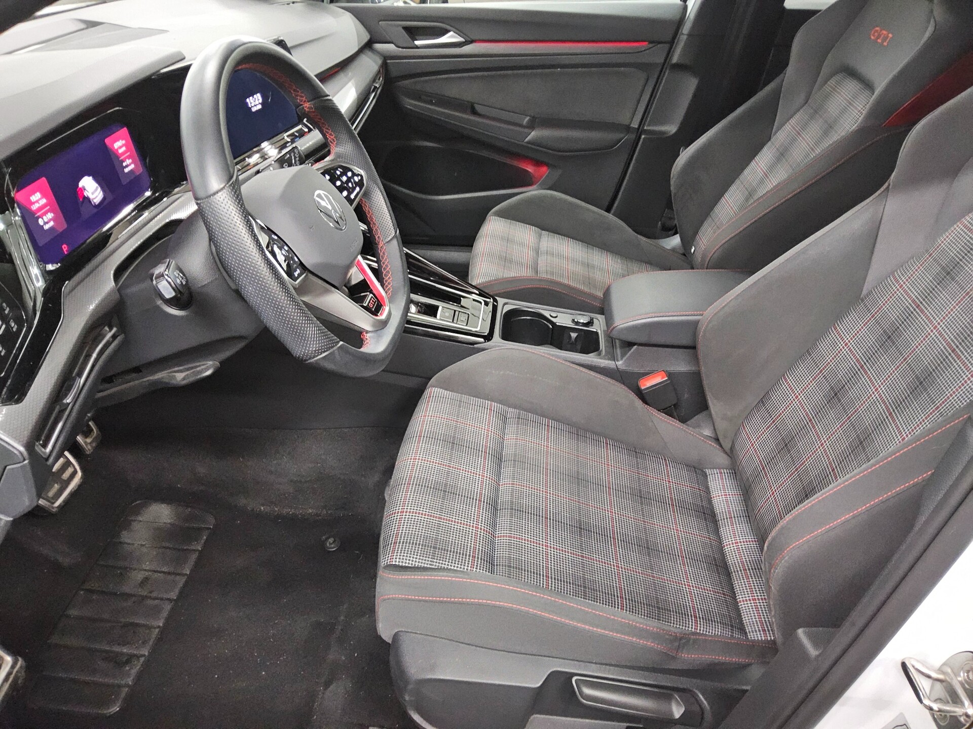 Volkswagen Golf-8 2.0 TSI GTI LED ACC DC Shz 9