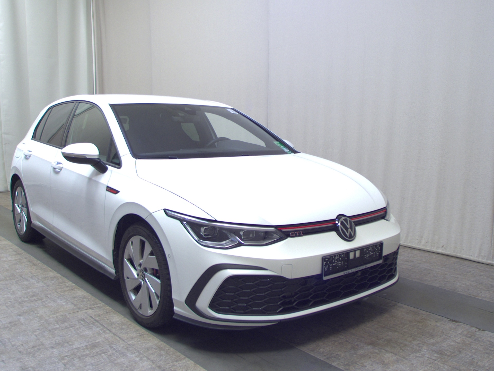 Volkswagen Golf-8 2.0 TSI GTI LED ACC DC Shz 3