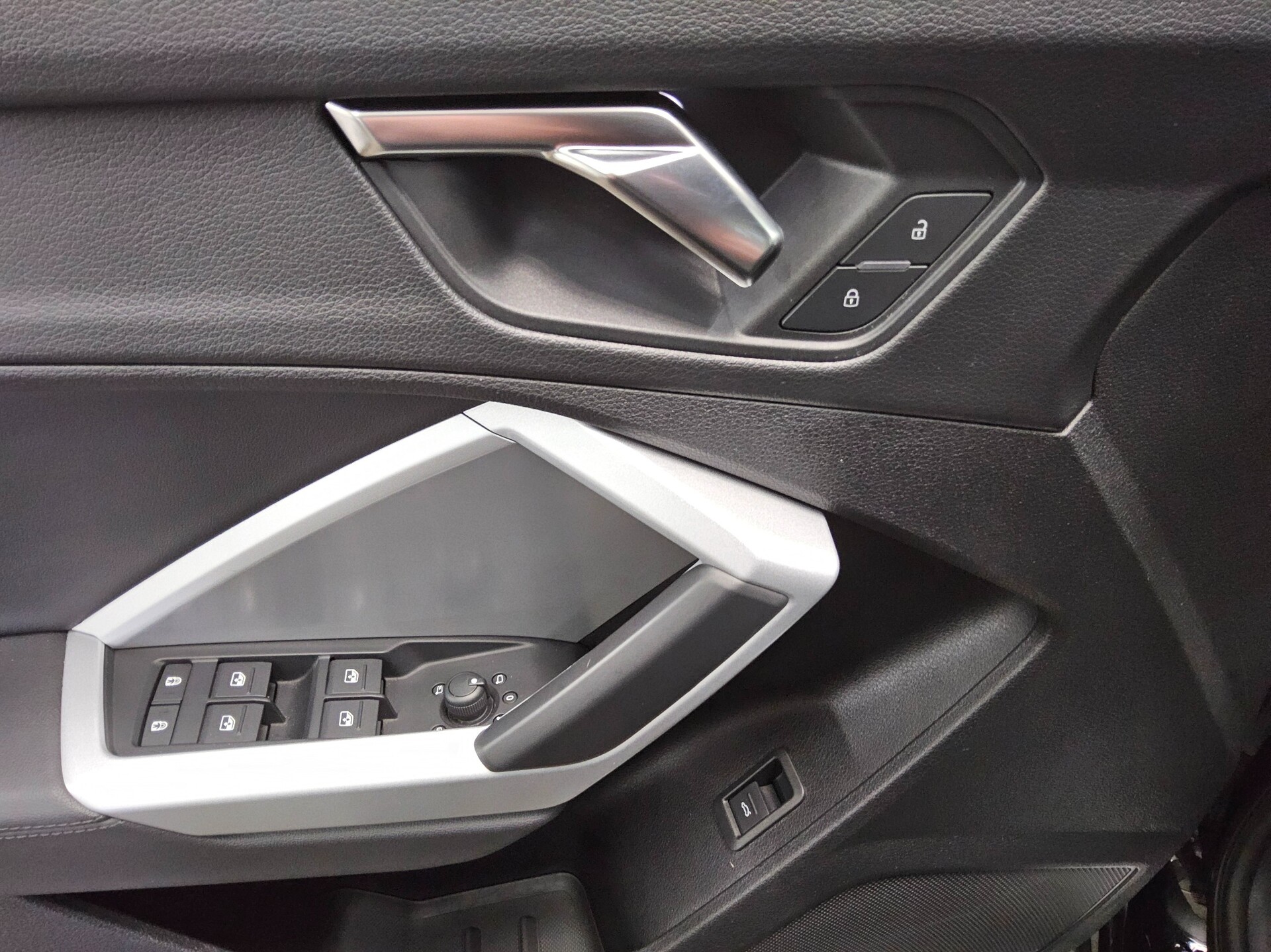 Audi Q3 35 TDI advanced Leder Navi+ LED VC Kamera 10